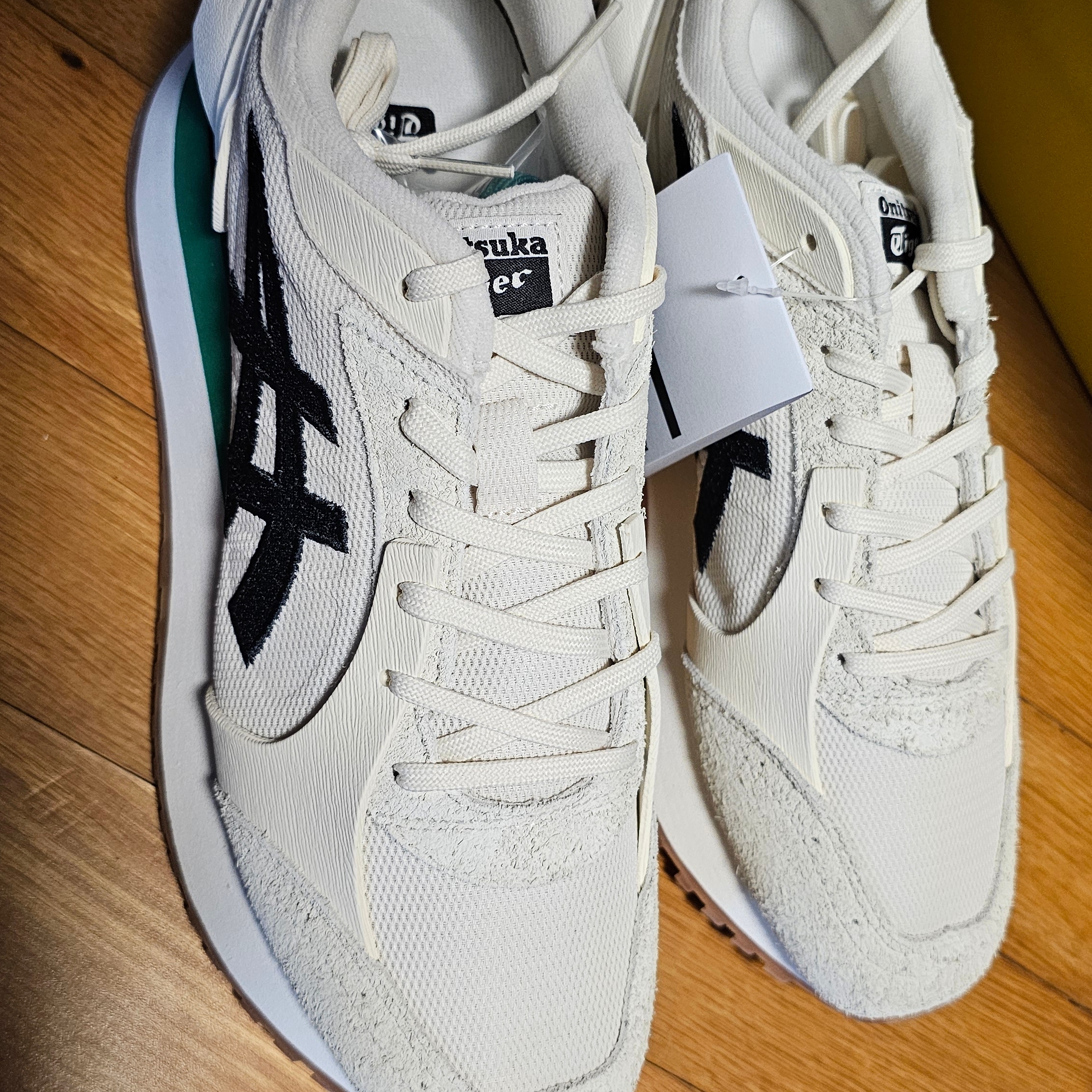 Onitsuka Tiger Moage Co Cream Black 착용 스타일
