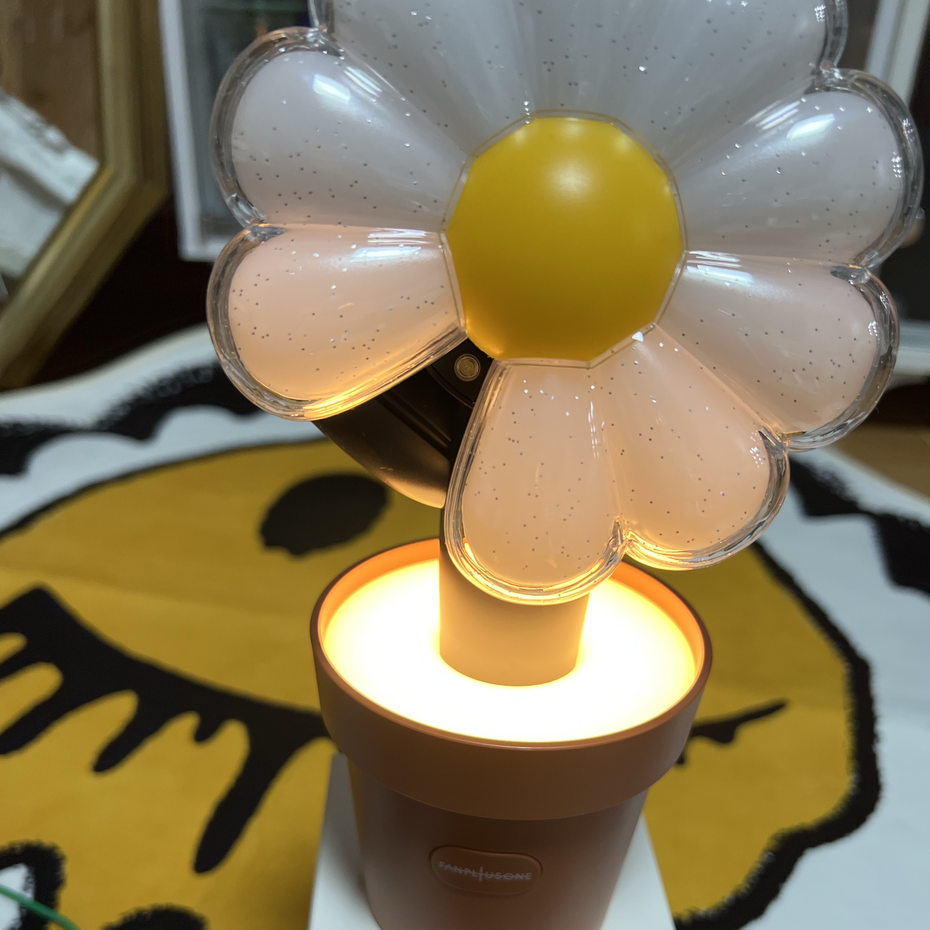 G-DRAGON Ubermensch Official Light Stick Cradle 착용 스타일 - 1
