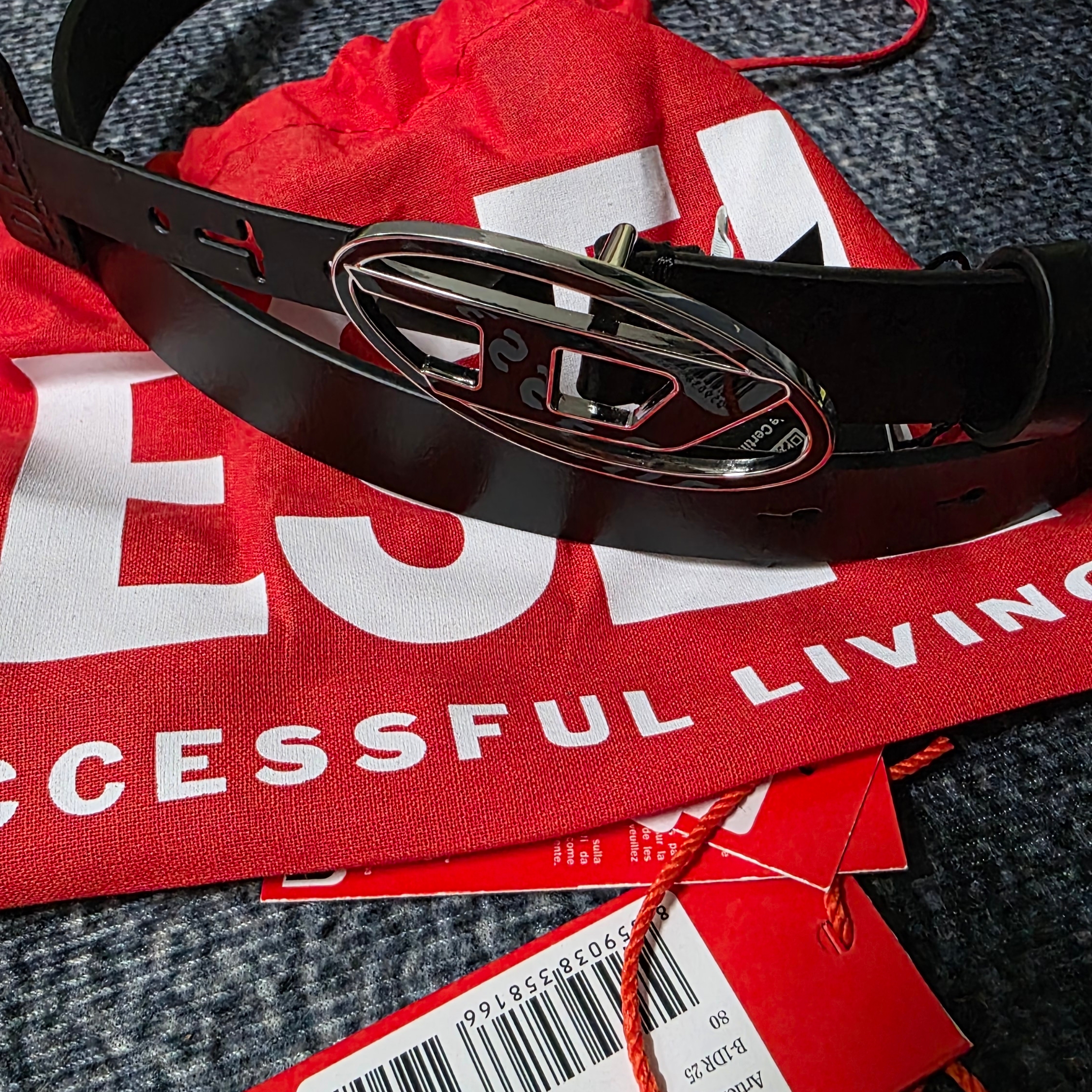 (W) Diesel B-1DR 25 Leather Belt with Enamelled Buckle Black 착용 스타일 - 2