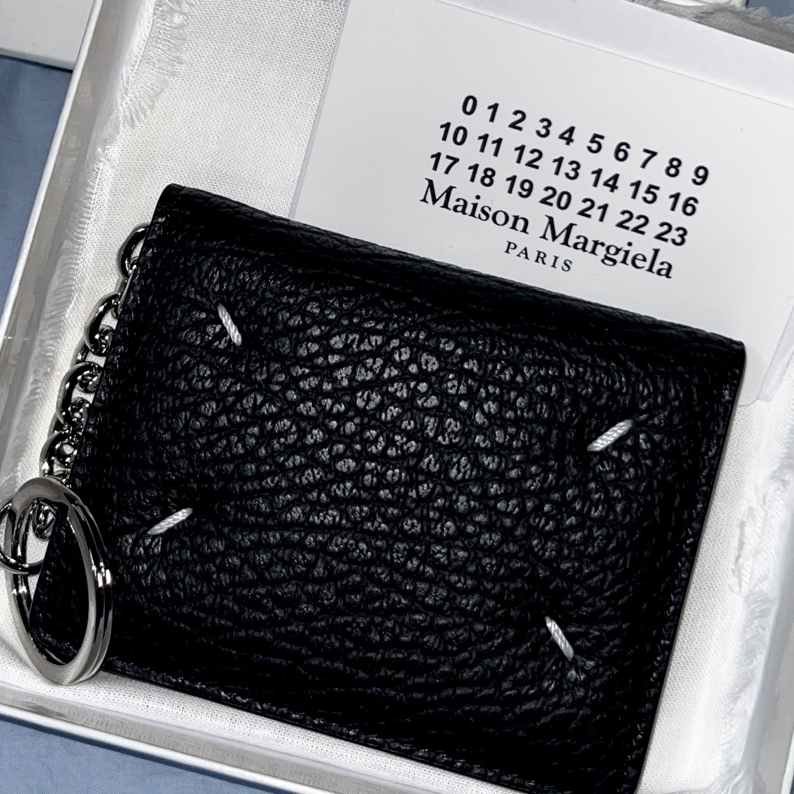 Maison Margiela Keyring Wallet Black 착용 스타일