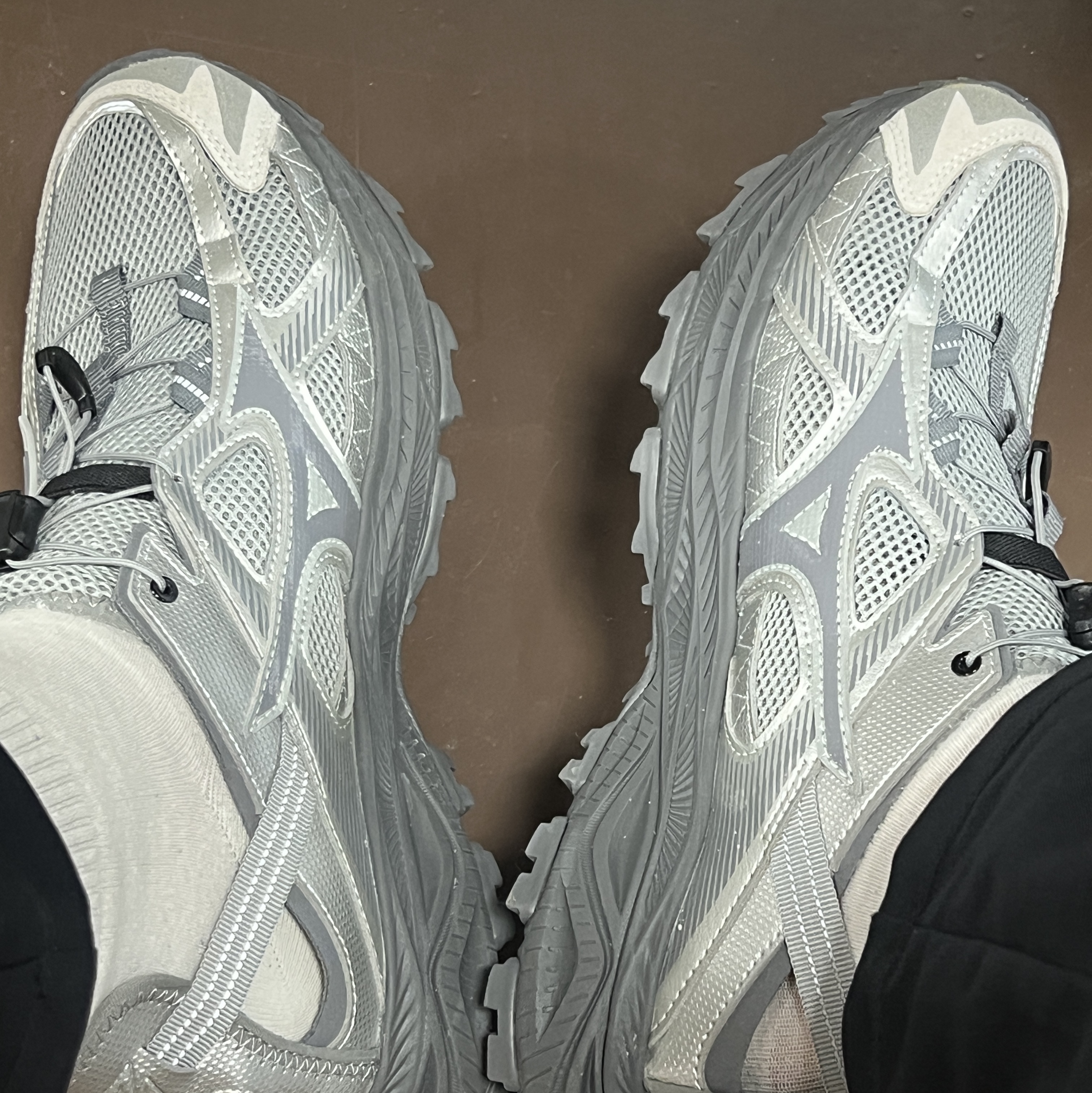 Mizuno Racer Trail SE Silver Grey 착용 스타일