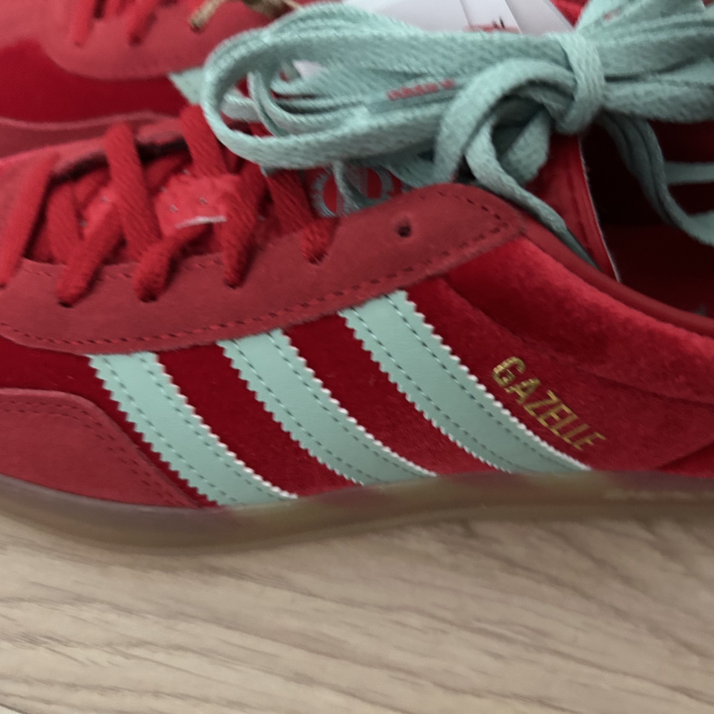 (W) Adidas Gazelle Indoor Better Scarlet Hazy Green 착용 스타일