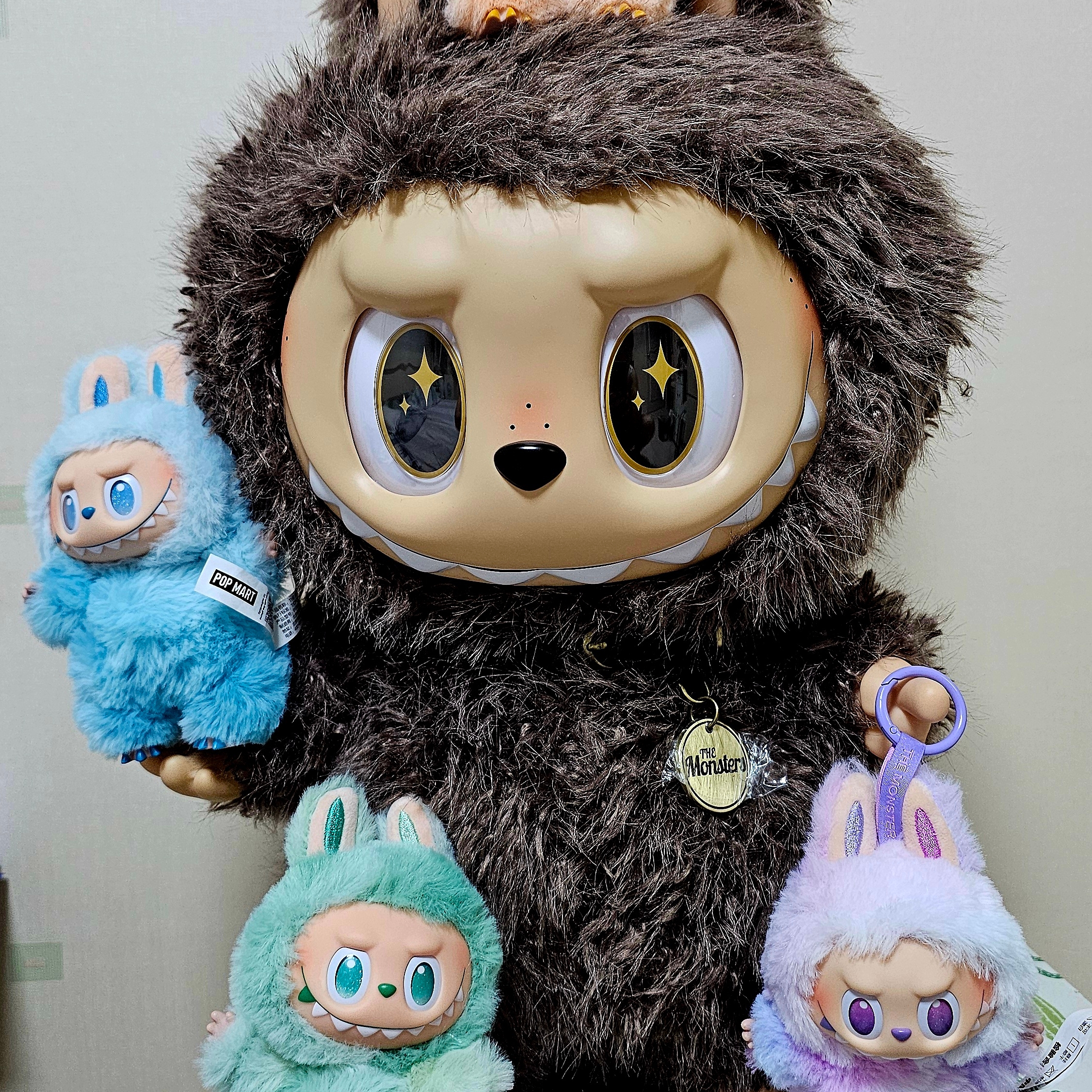Pop Mart Labubu The Monsters Highlight Series Sealed Case (6 Blind Boxes) 착용 스타일