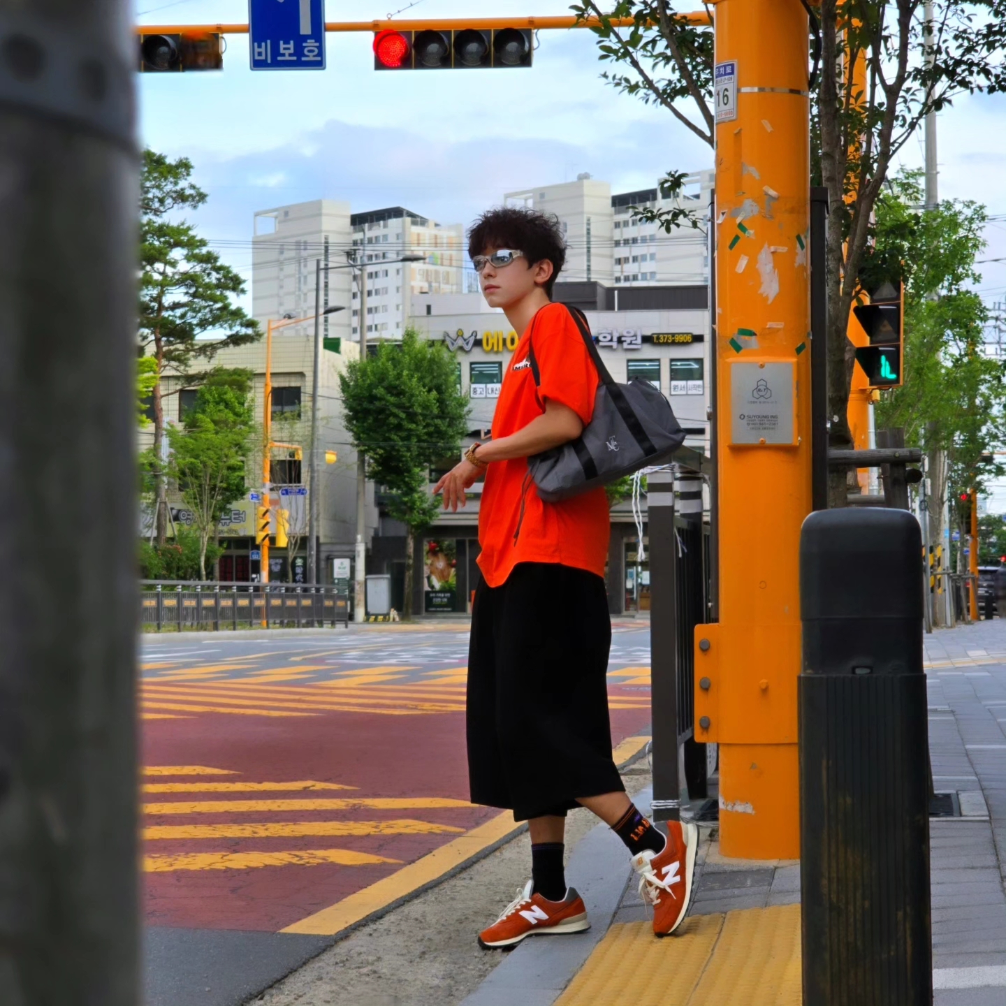 Samsung Galaxy Watch6 44mm LTE Silver (Korean Ver.), New Balance 574 Heritage Orange Burst White 착용 스타일 - 3