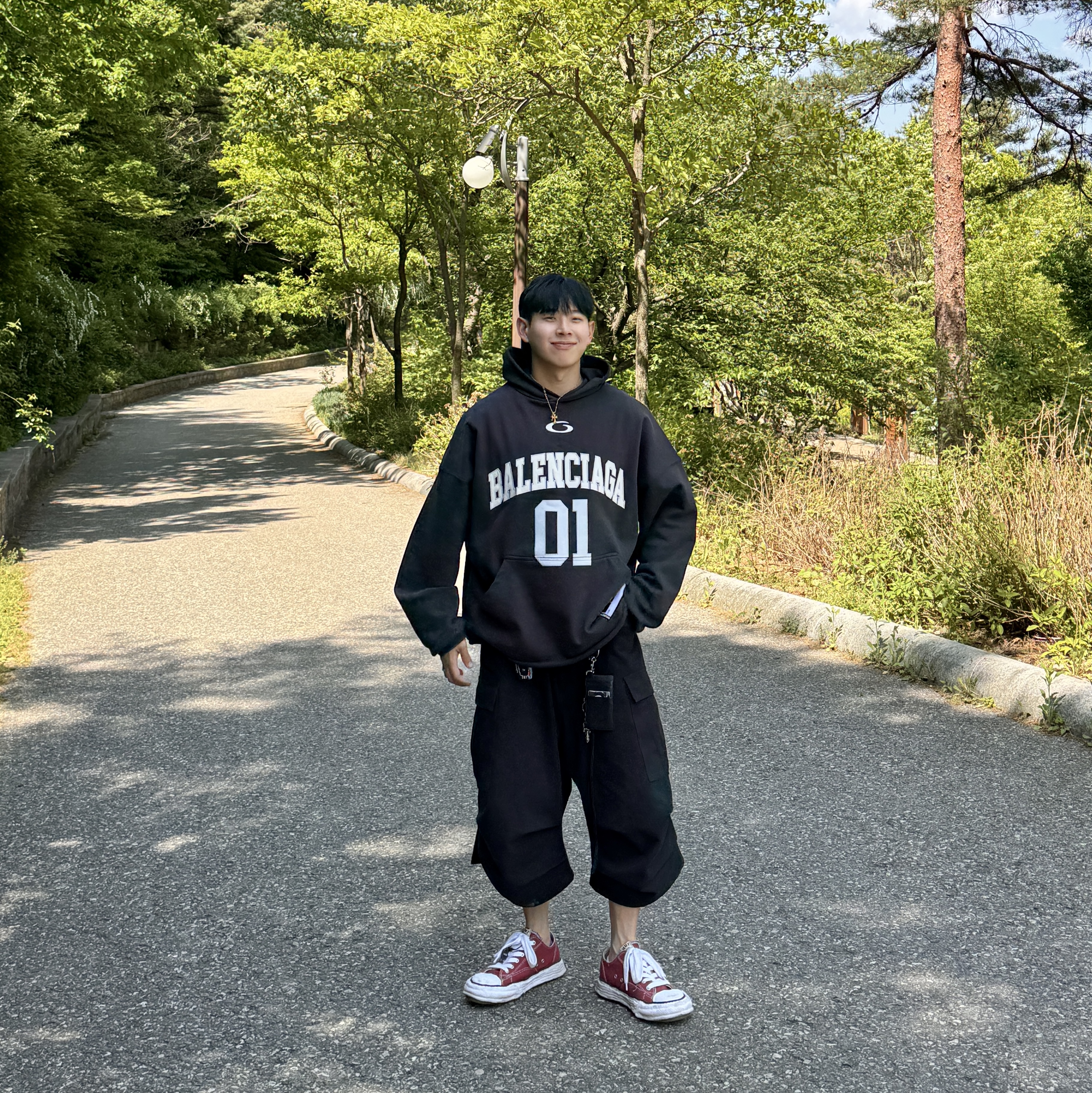 Balenciaga Basketball Series Long Sleeve T-Shirt Large Fit Black, Maison Mihara Yasuhiro Peterson23 OG Sole Canvas Low-top Sneakers Bordeaux 착용 스타일 - 2