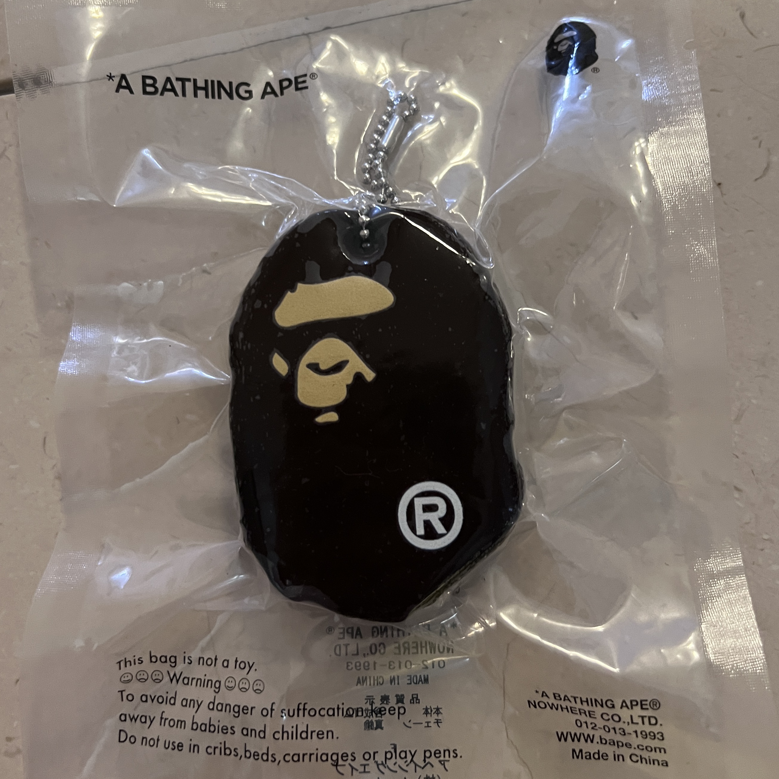 BAPE Ape Head Keychain (Vinyl Acetate) 착용 스타일