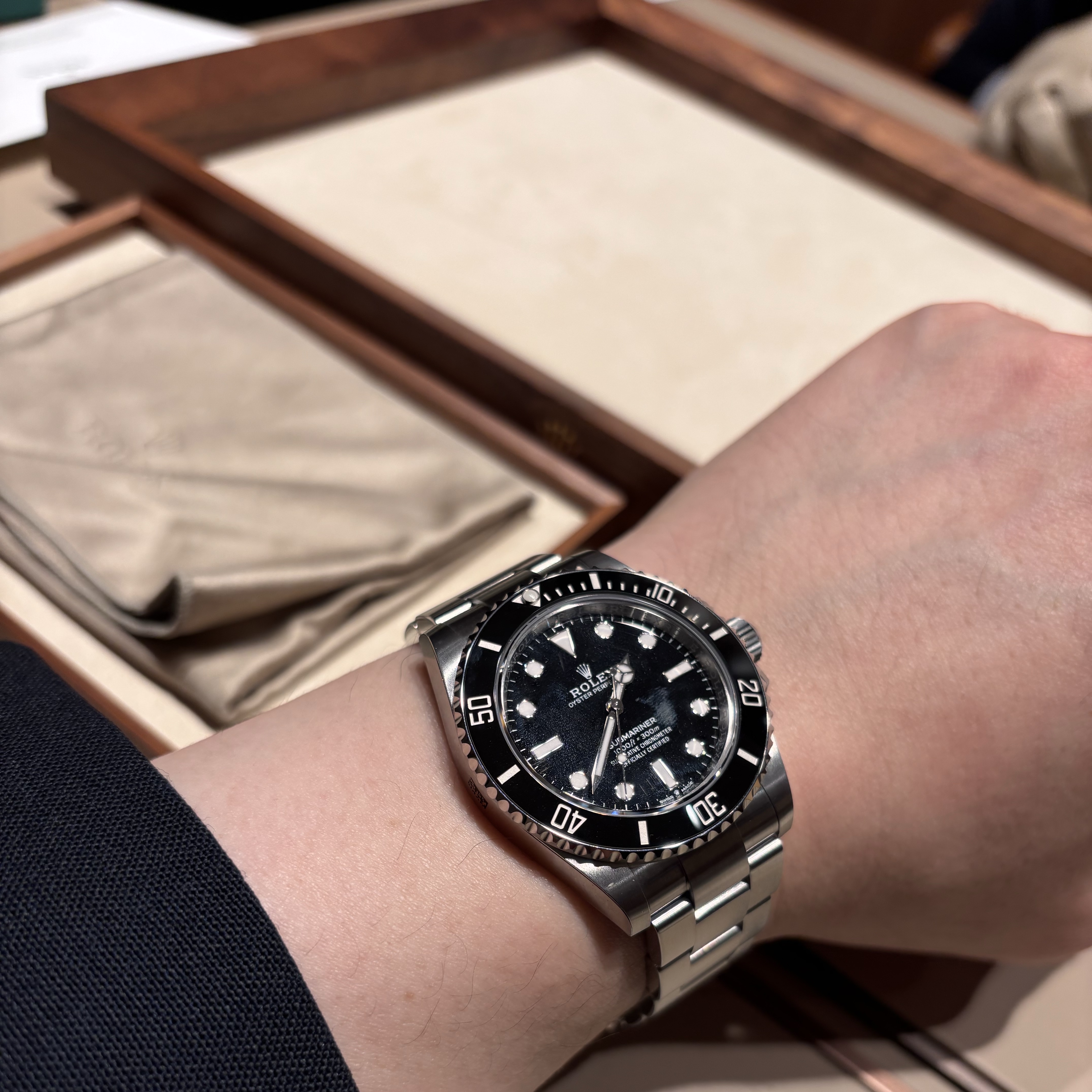 Rolex Submariner 41mm 124060 Black Oyster 착용 스타일