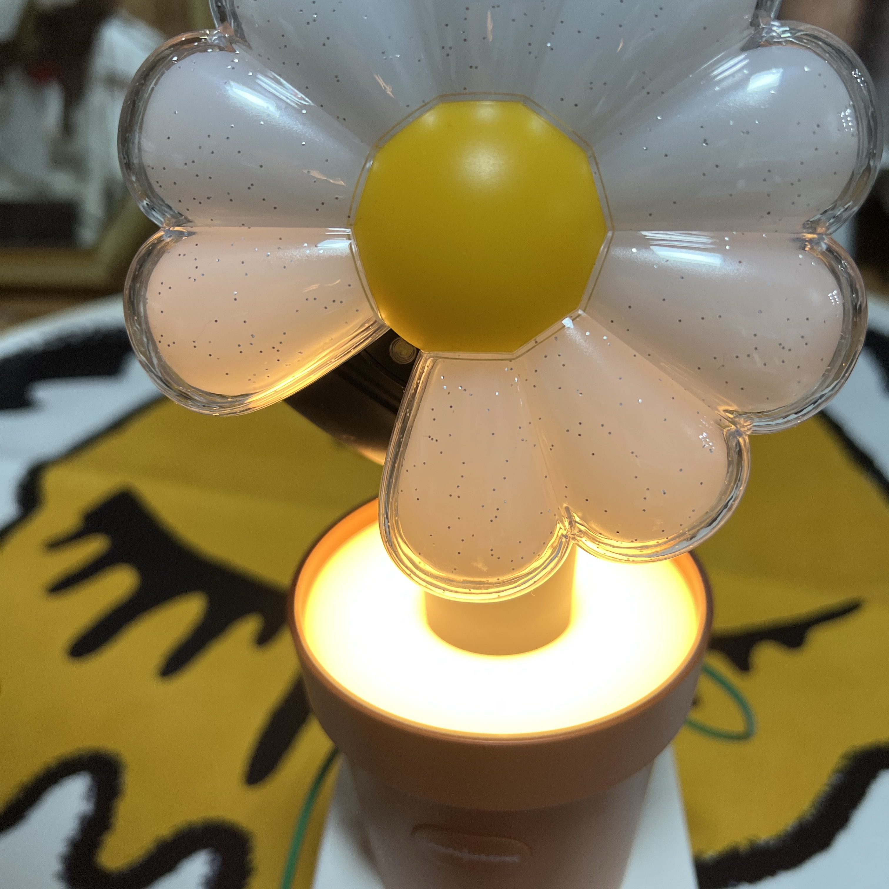 G-DRAGON Ubermensch Official Light Stick Cradle 착용 스타일 - 2
