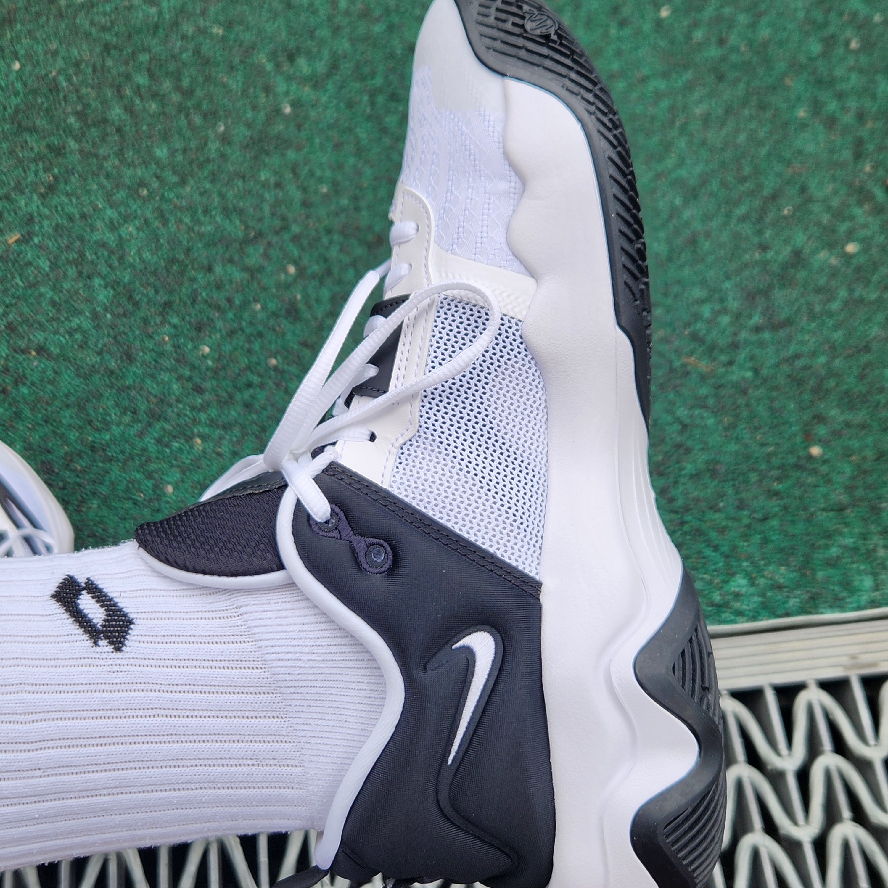 Nike Giannis Immortality 3 EP White Black 착용 스타일 - 3