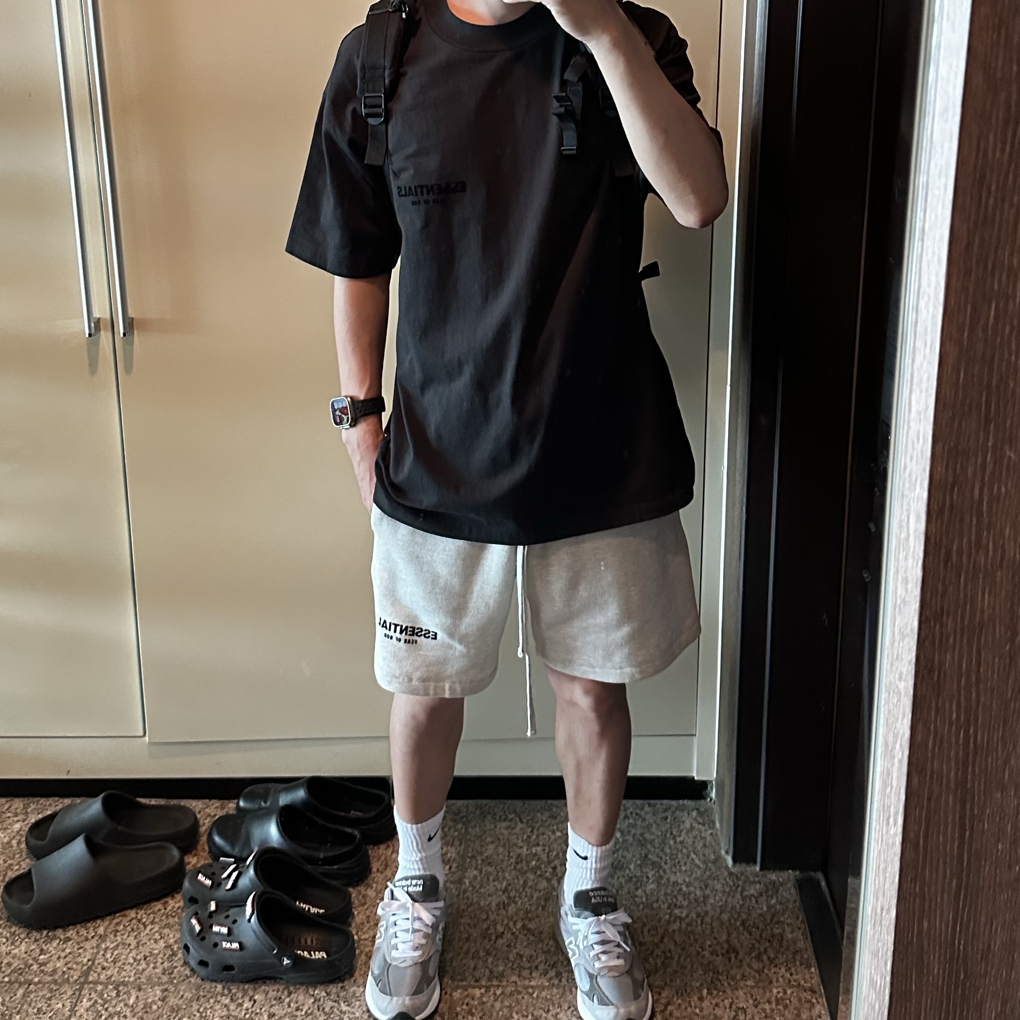 Essentials The Core Collection T-Shirt Stretch Limo 착용 스타일