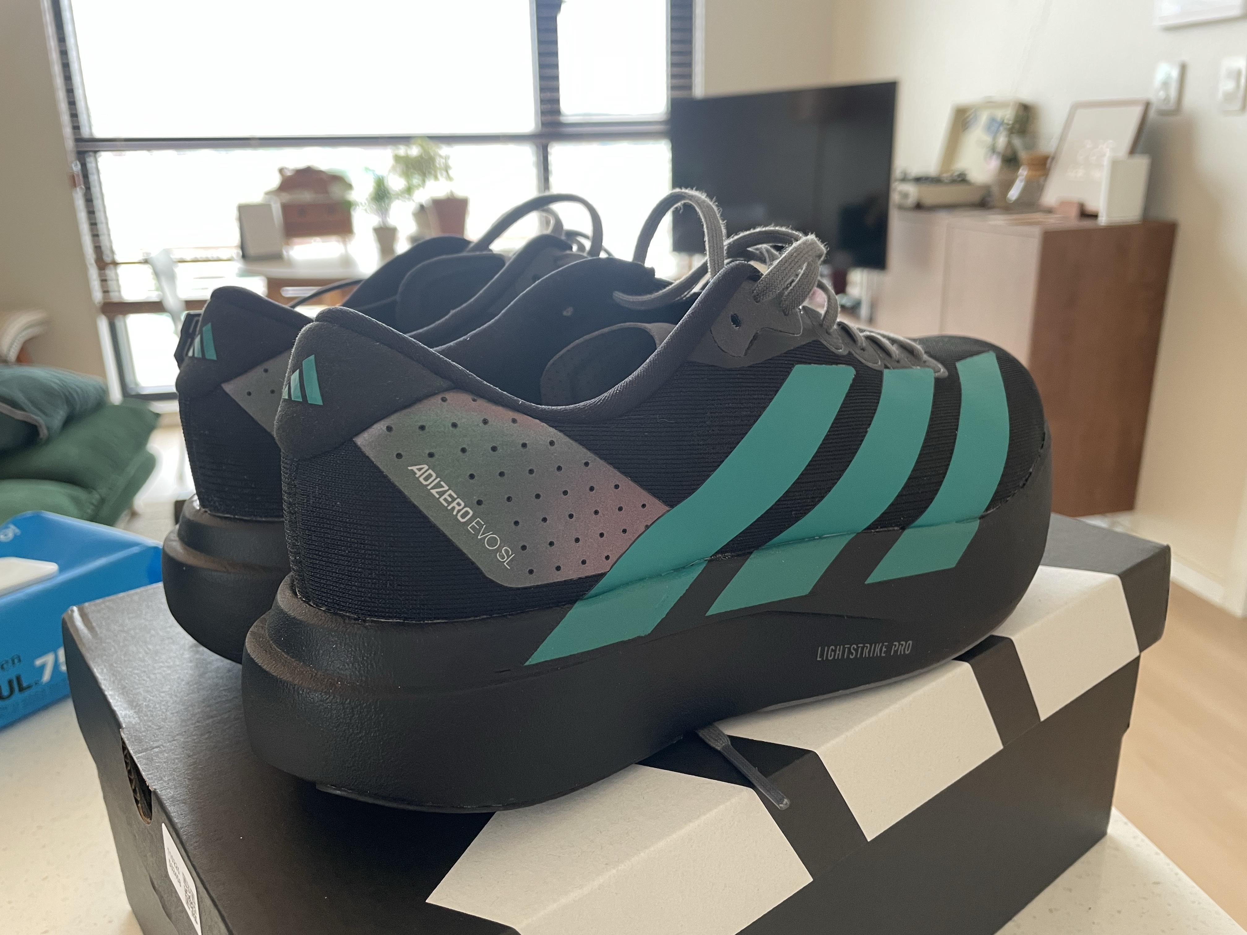 Adidas Adizero EVO SL  Core Black Pure Teal 착용 스타일 - 2