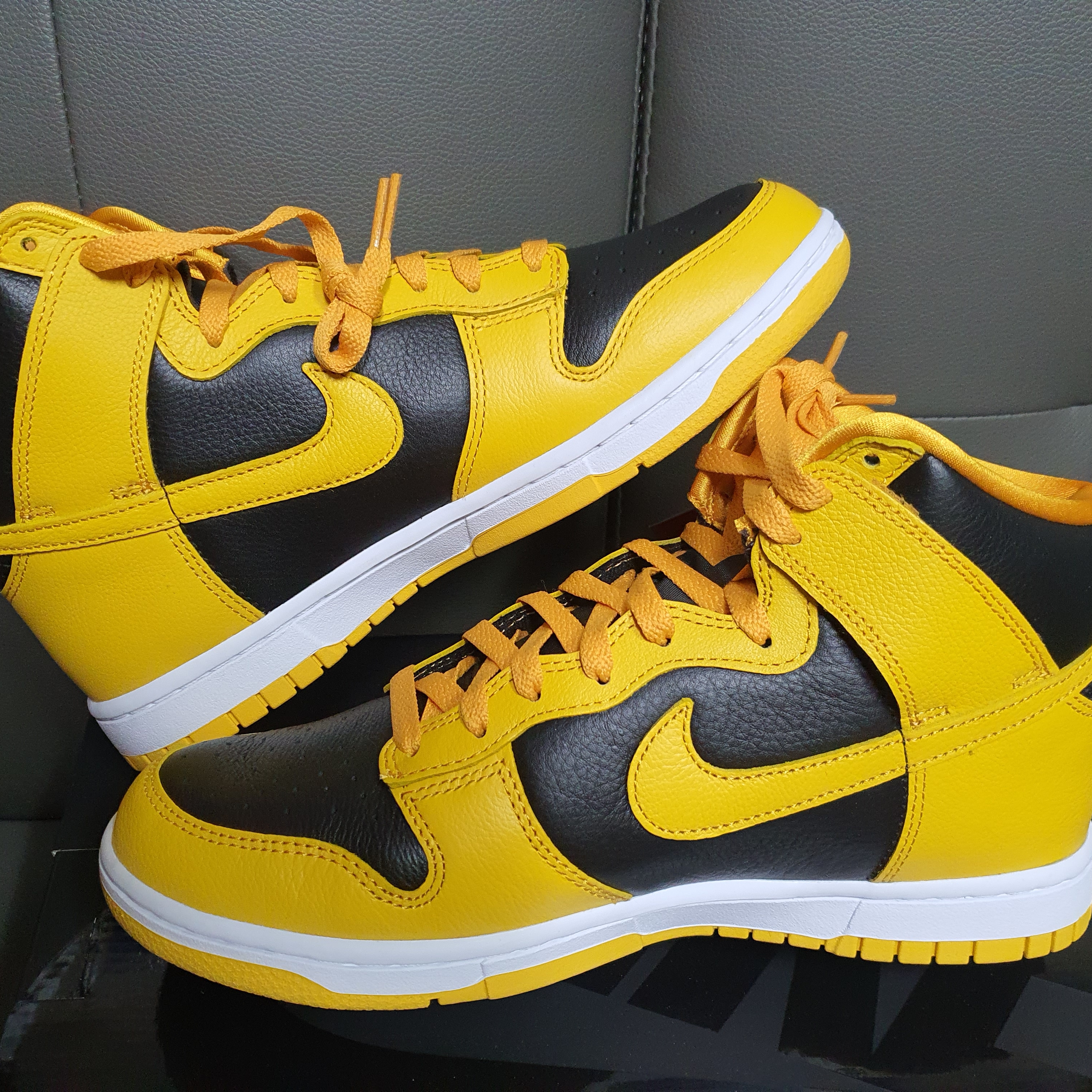 Nike Wu-Tang Clan Dunk High Black and Pollen 착용 스타일