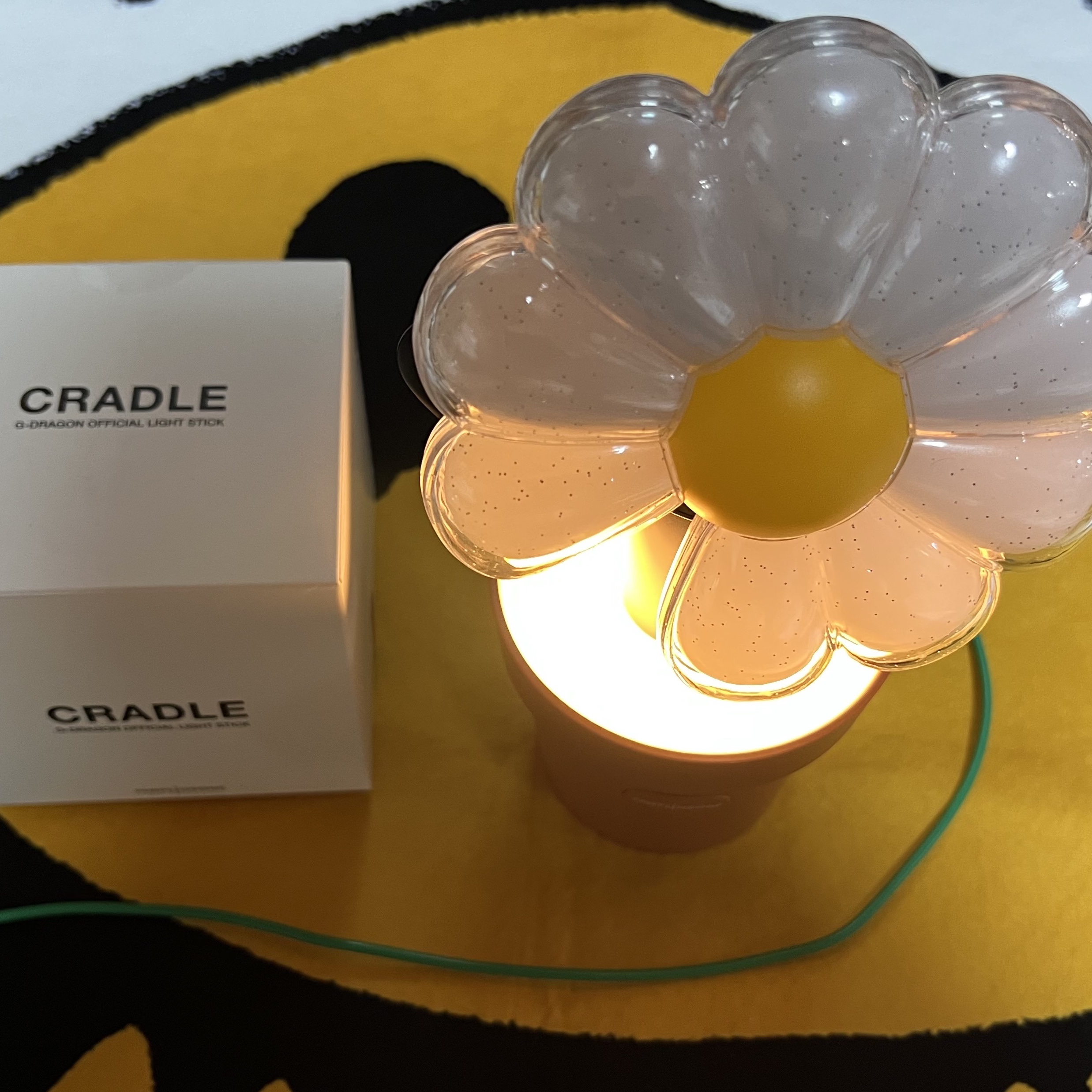 G-DRAGON Ubermensch Official Light Stick Cradle 착용 스타일 - 4