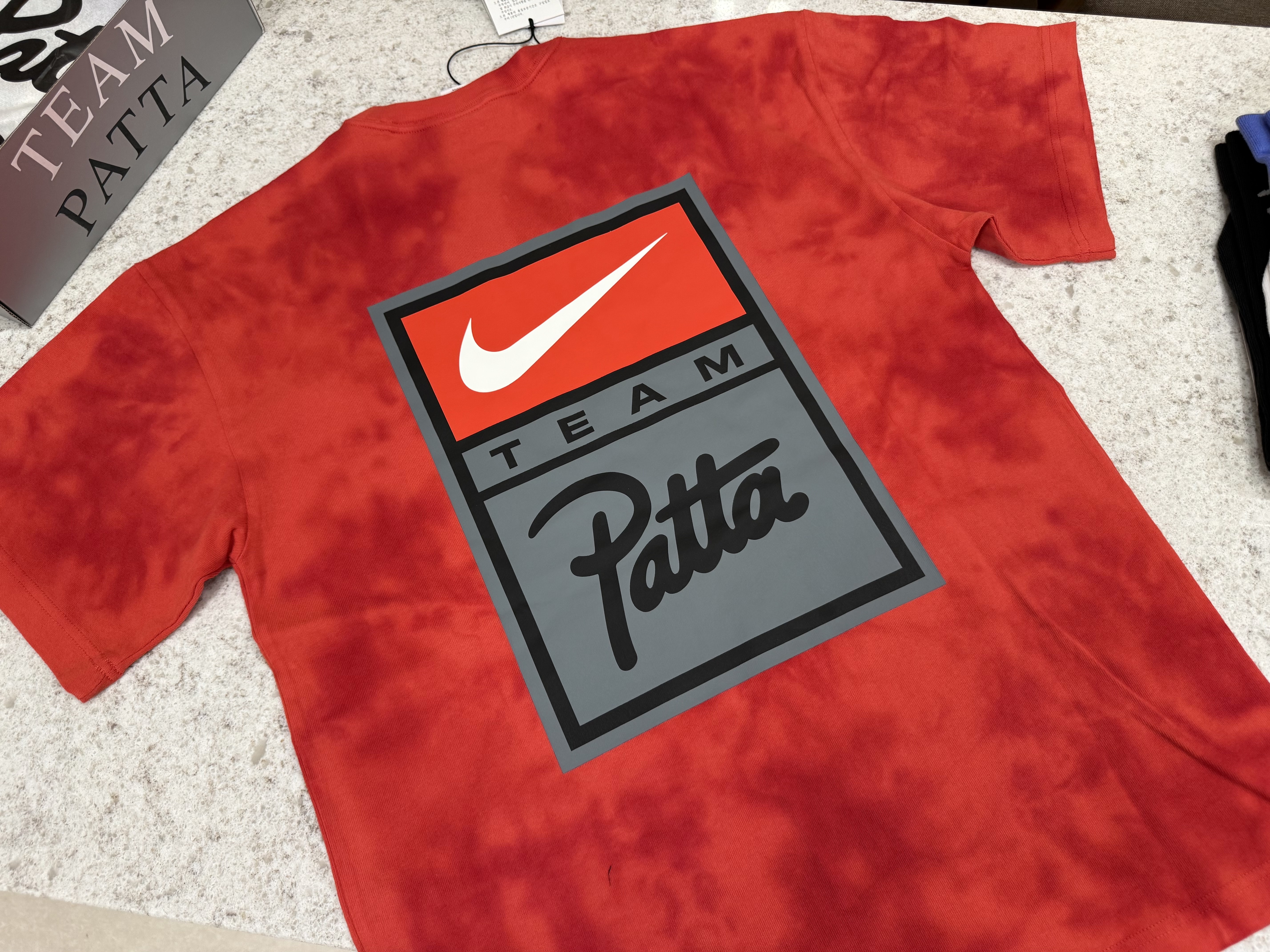 Nike x Patta T-Shirt Rush Red (HQ3907-612) 착용 스타일 - 3