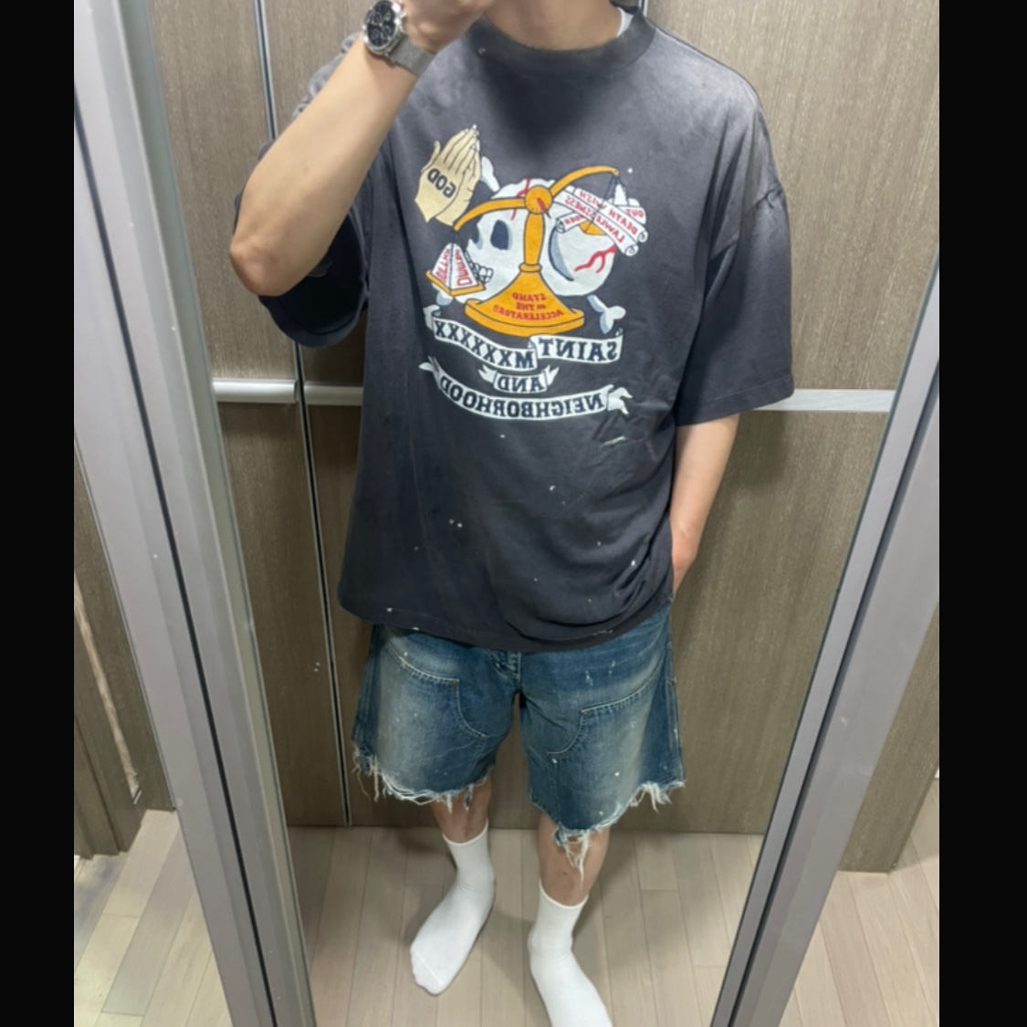 Neighborhood x Saint Mxxxxxx STHD Pray T-Shirt Black - 25SS, Essentials Classic Short Sleeve T-Shirt Bright White - 25SS 착용 스타일