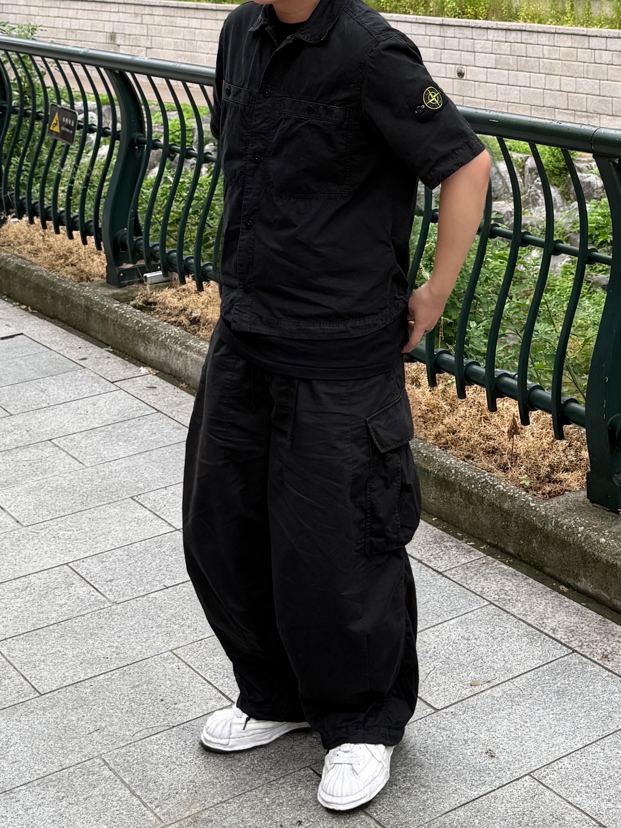 Maison Mihara Yasuhiro Blakey OG Sole Leather Low-top Sneakers White, Needles H.D. BDU Pants Black 착용 스타일