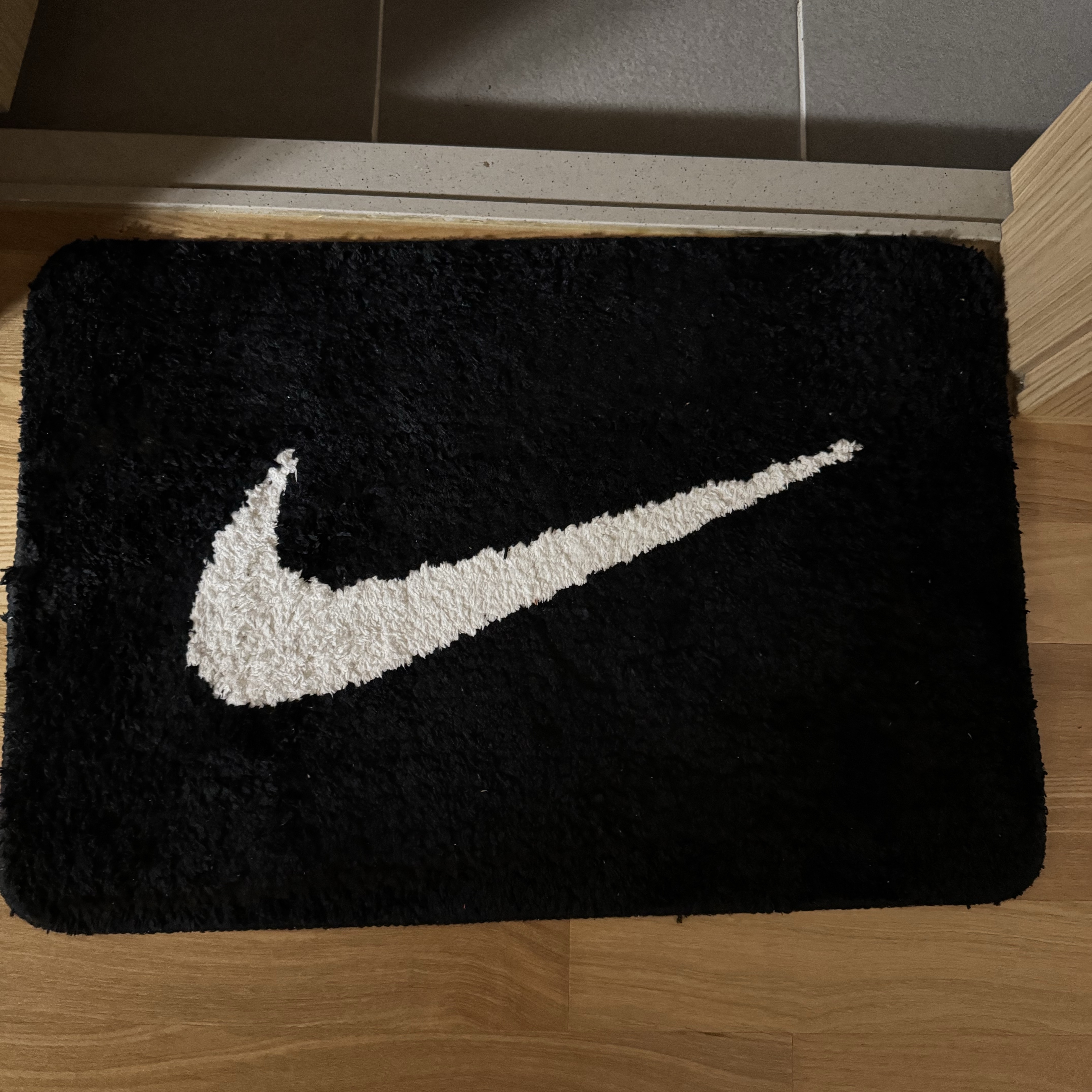 Nike Swoosh Rug Black White 착용 스타일