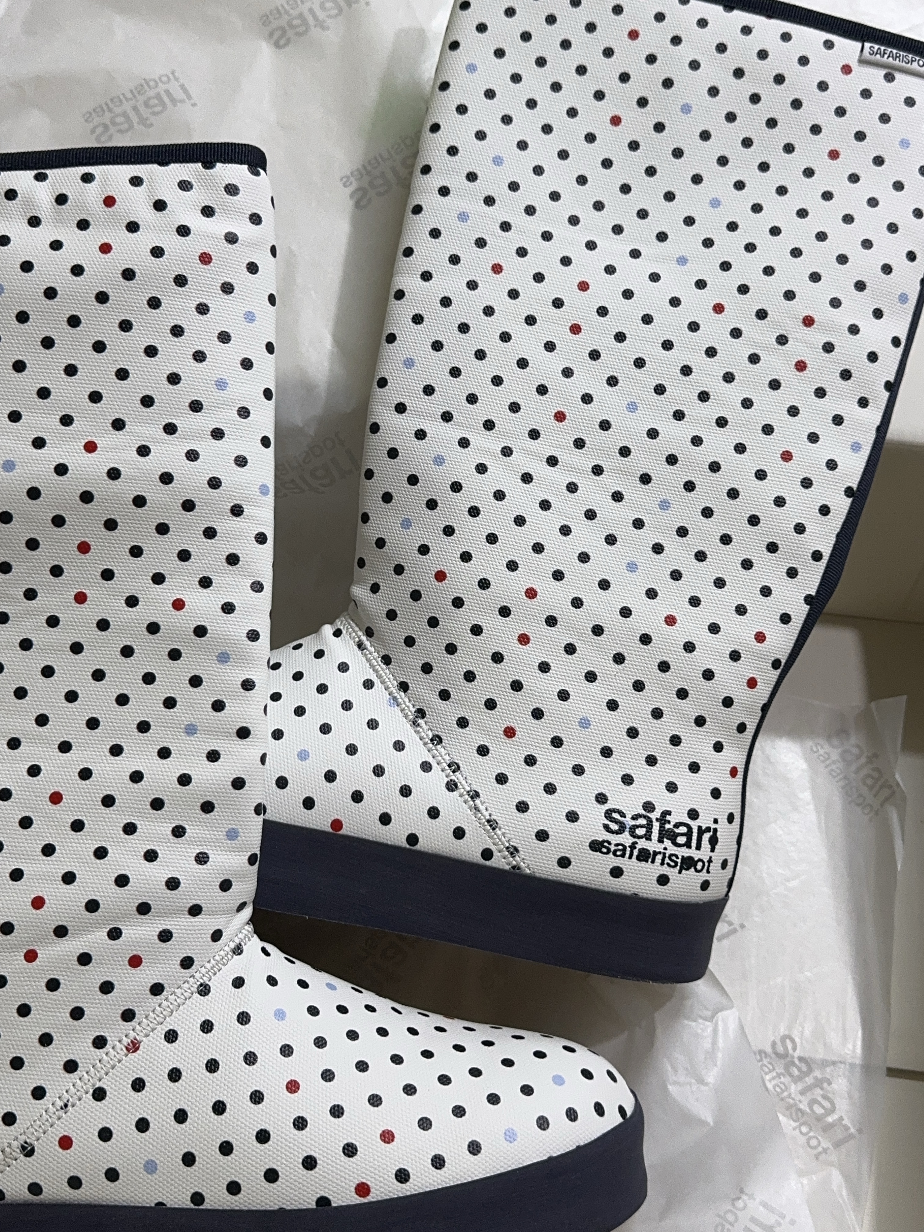 [KREAM 단독] Safarispot Basic Safari Dots Rain Boot White 착용 스타일 - 2