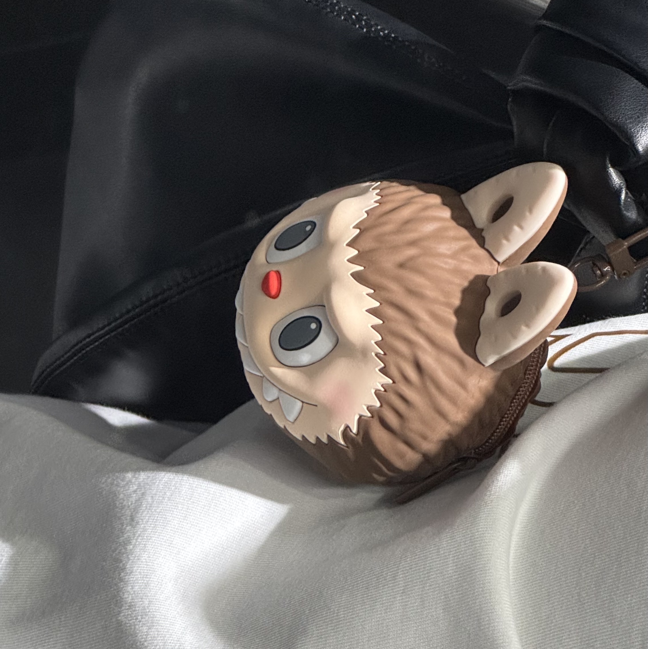 Pop Mart Labubu Original Silicone Earphone Bag Brown 착용 스타일