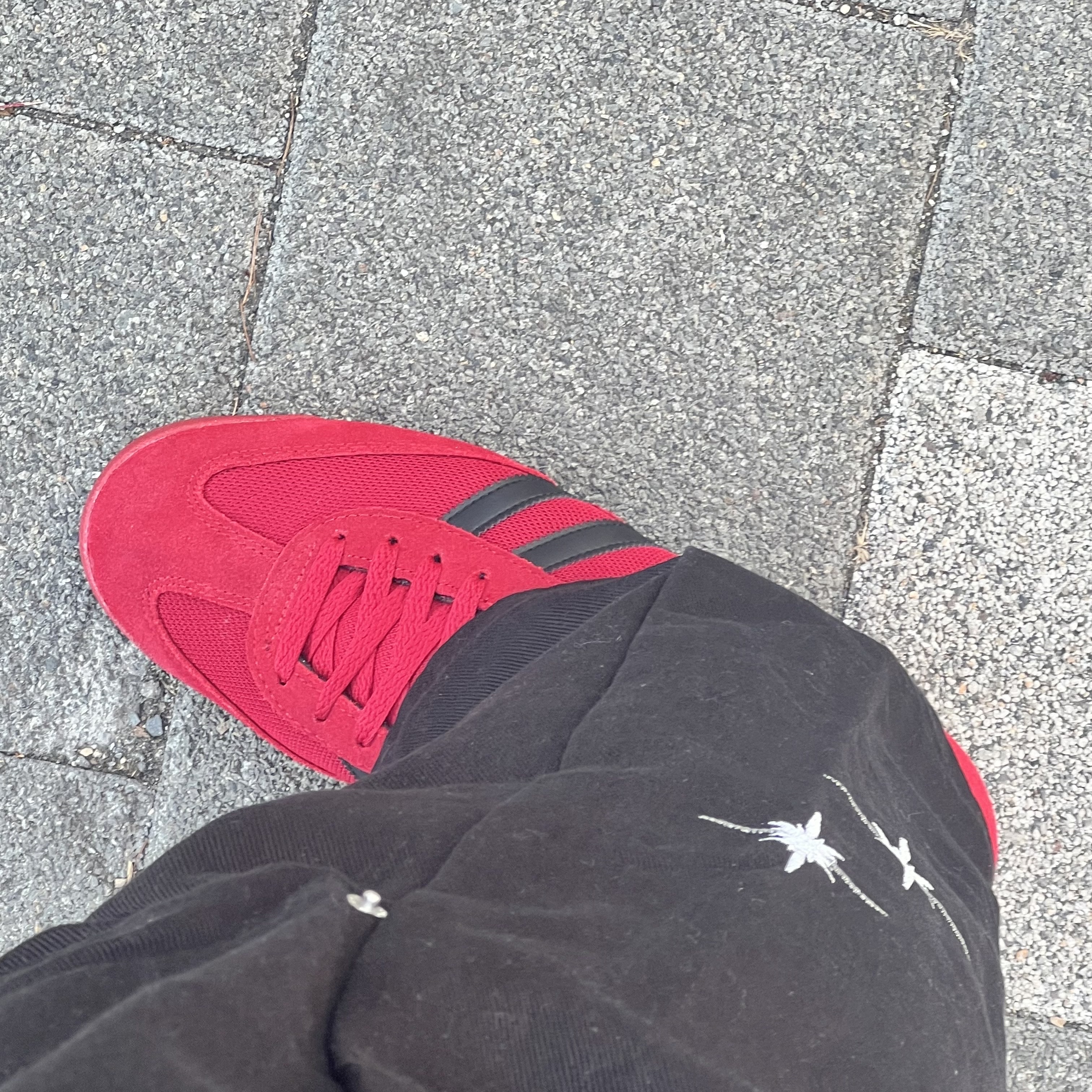 Adidas R71 Team Victory Red Core Black 착용 스타일 - 1