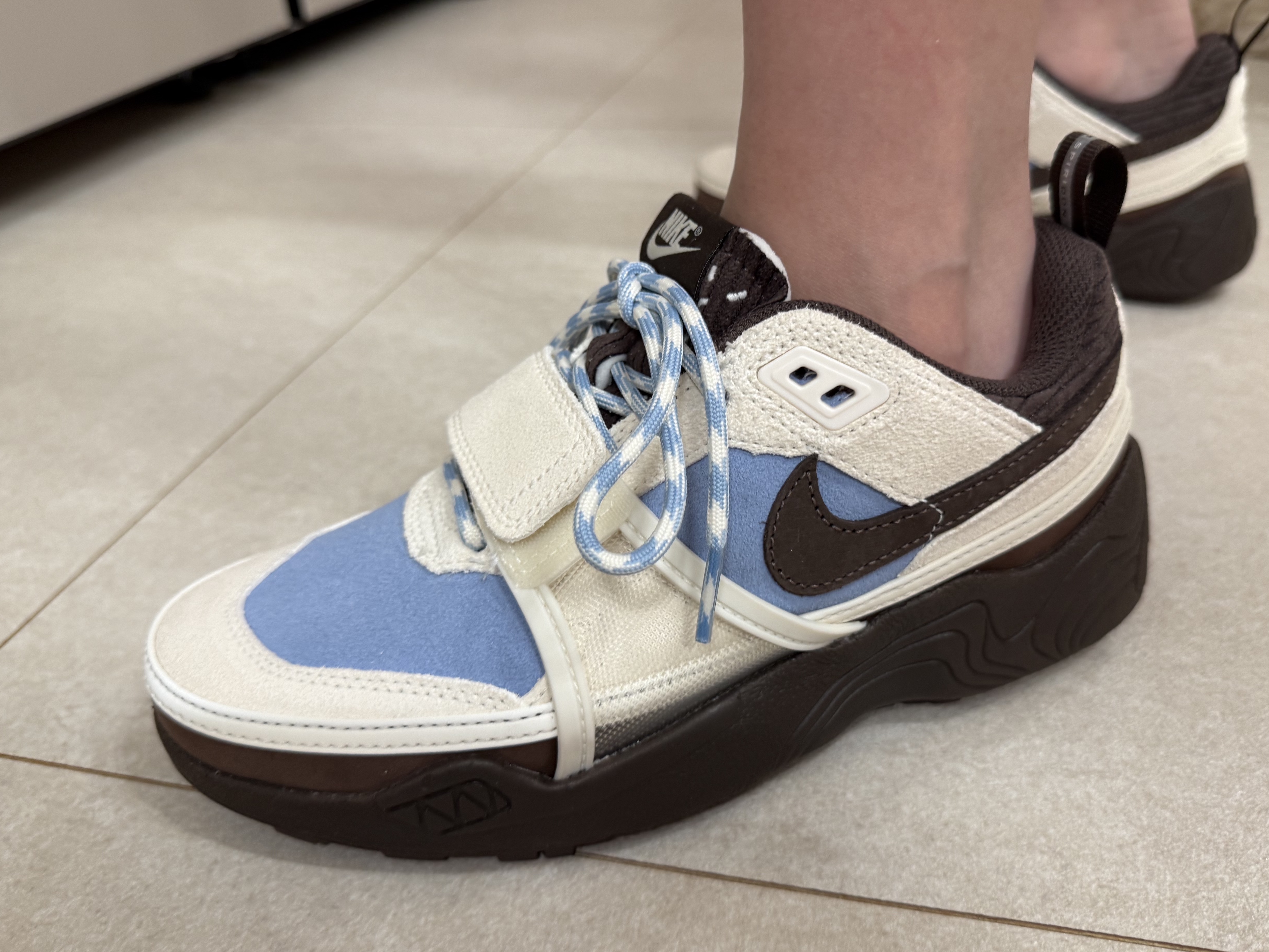 Nike x Travis Scott Zoom Field Jaxx Pale Ivory and Leche Blue 착용 스타일 - 10