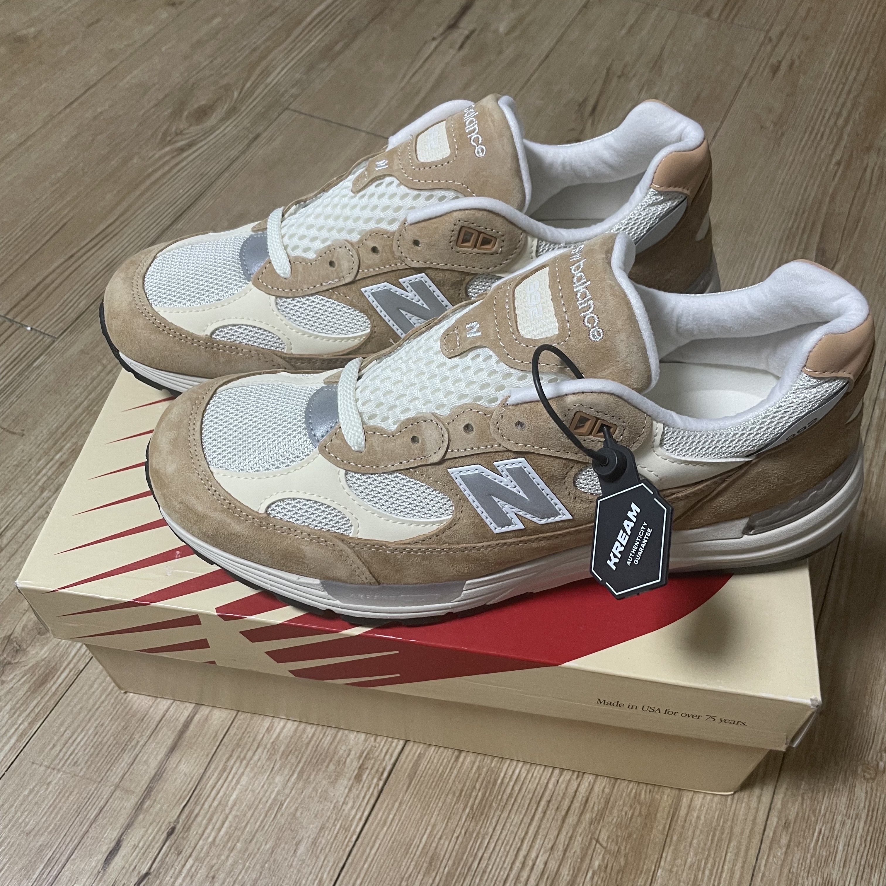 New Balance 992 Made in USA Sweet Caramel Calcium, New Balance 992 Made in USA Core Navy 착용 스타일 - 1