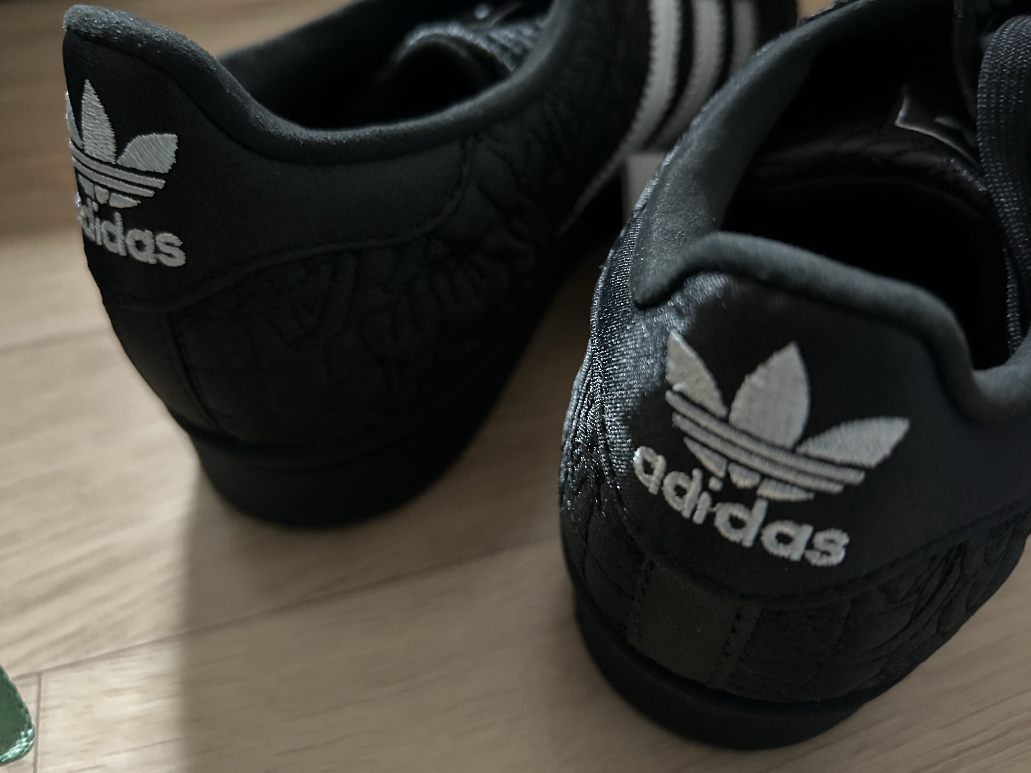 (W) Adidas x Caroline Hu Superstar Core Black Cloud White 착용 스타일