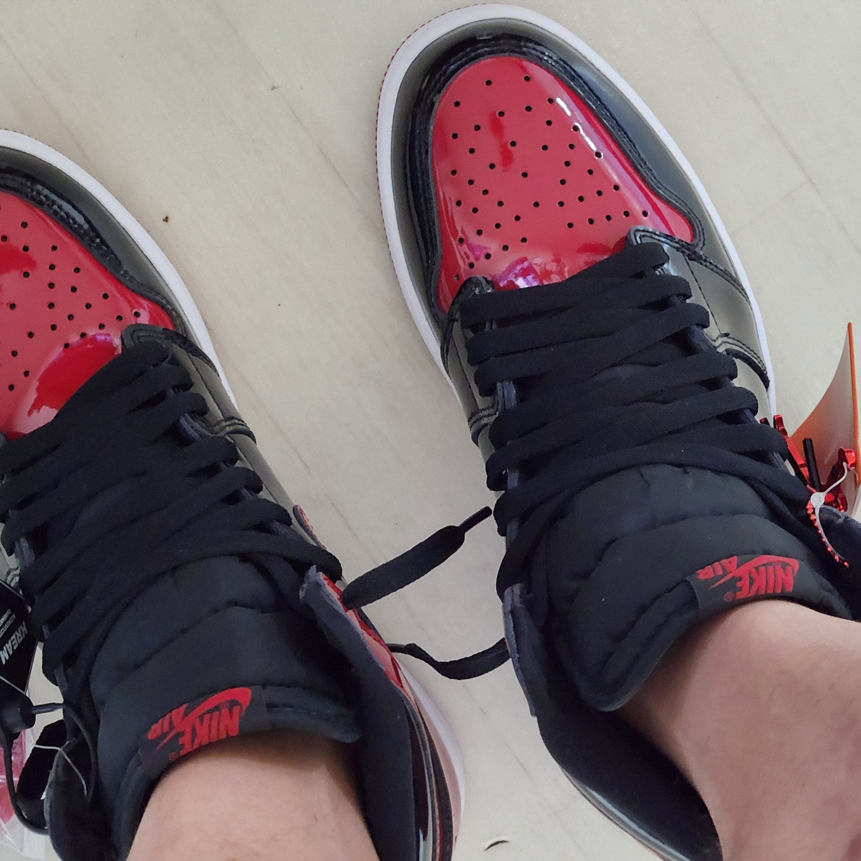 Jordan 1 Retro High OG Patent Bred 착용 스타일 - 2