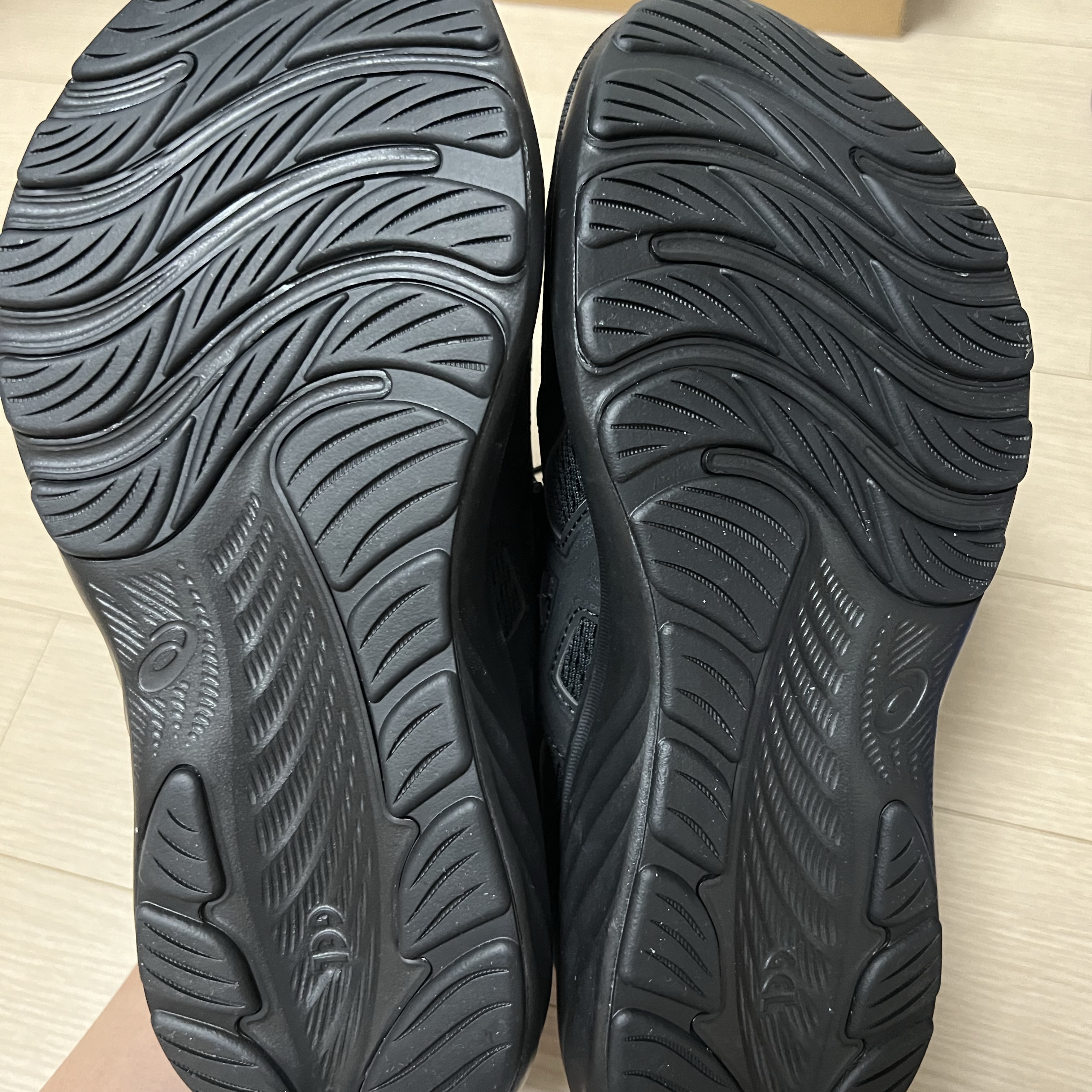 Asics Gel-Contend 9 Black Graphite Grey - 4E Extra Wide 착용 스타일 - 2