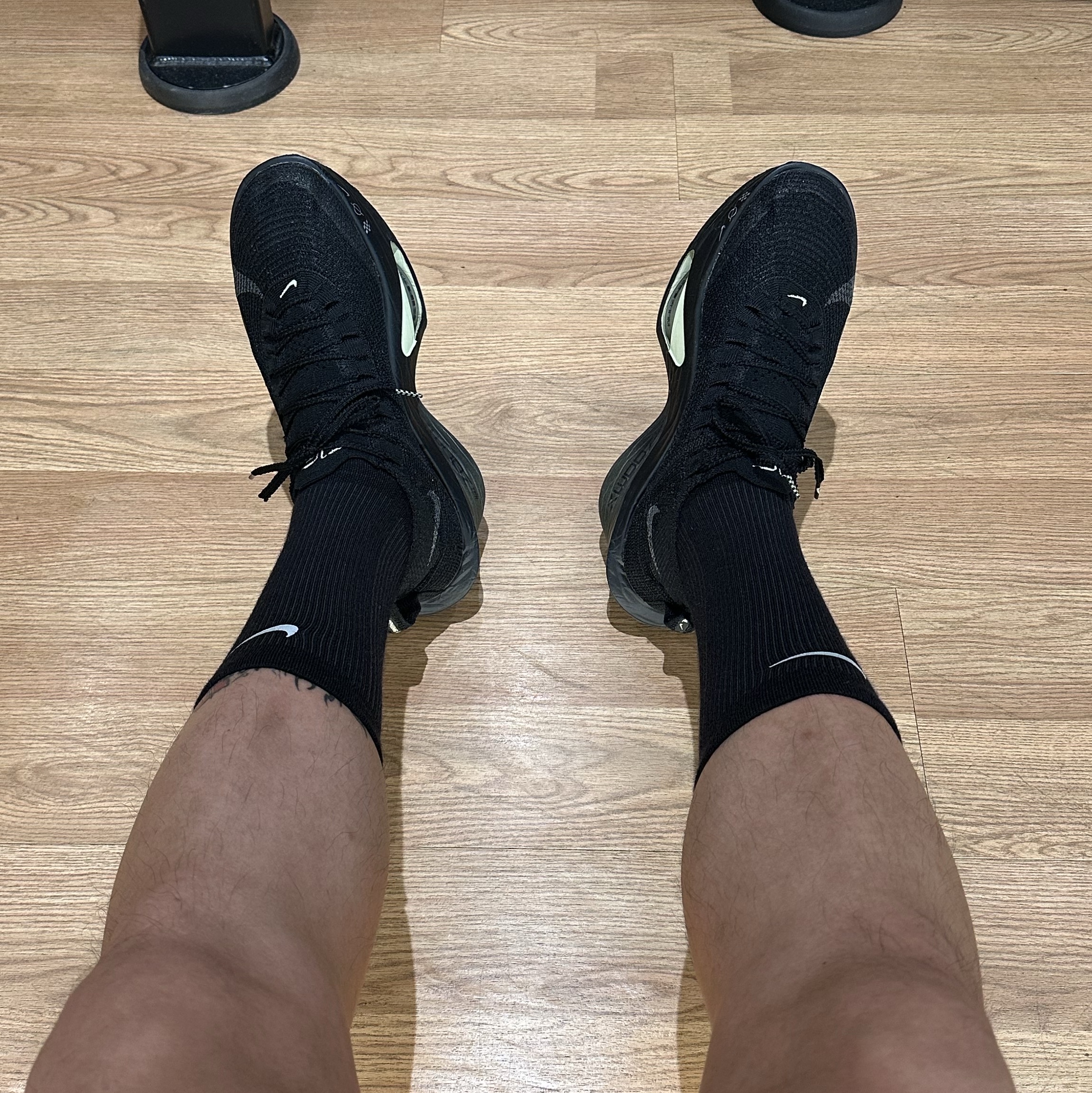 Nike Air Zoom Alphafly Next% 3 Black Olive Aura, Nike Dri-Fit Trail Running Crew Socks Black Anthracite 착용 스타일