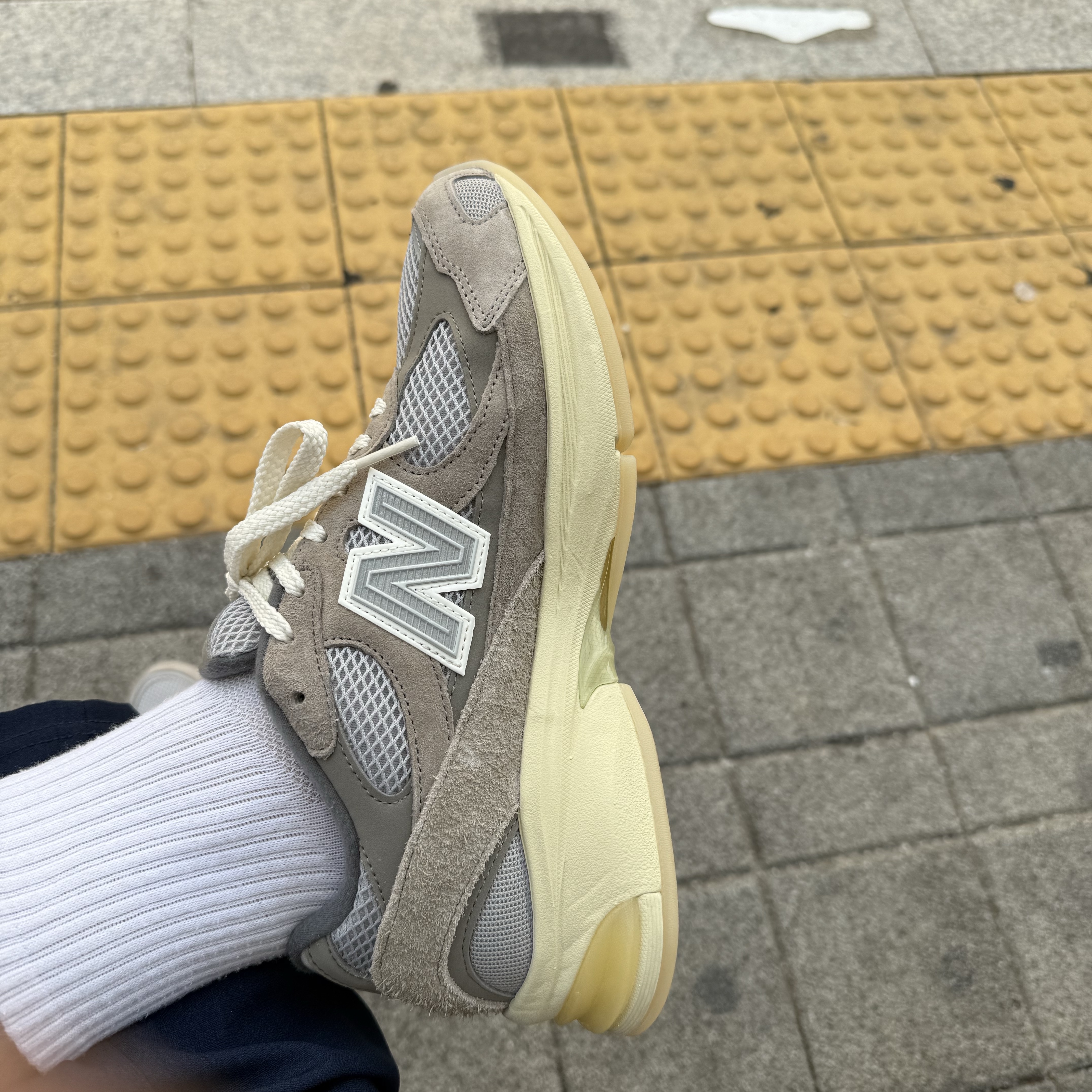 New Balance 2010 Abzorb Arid Stone 착용 스타일 - 5