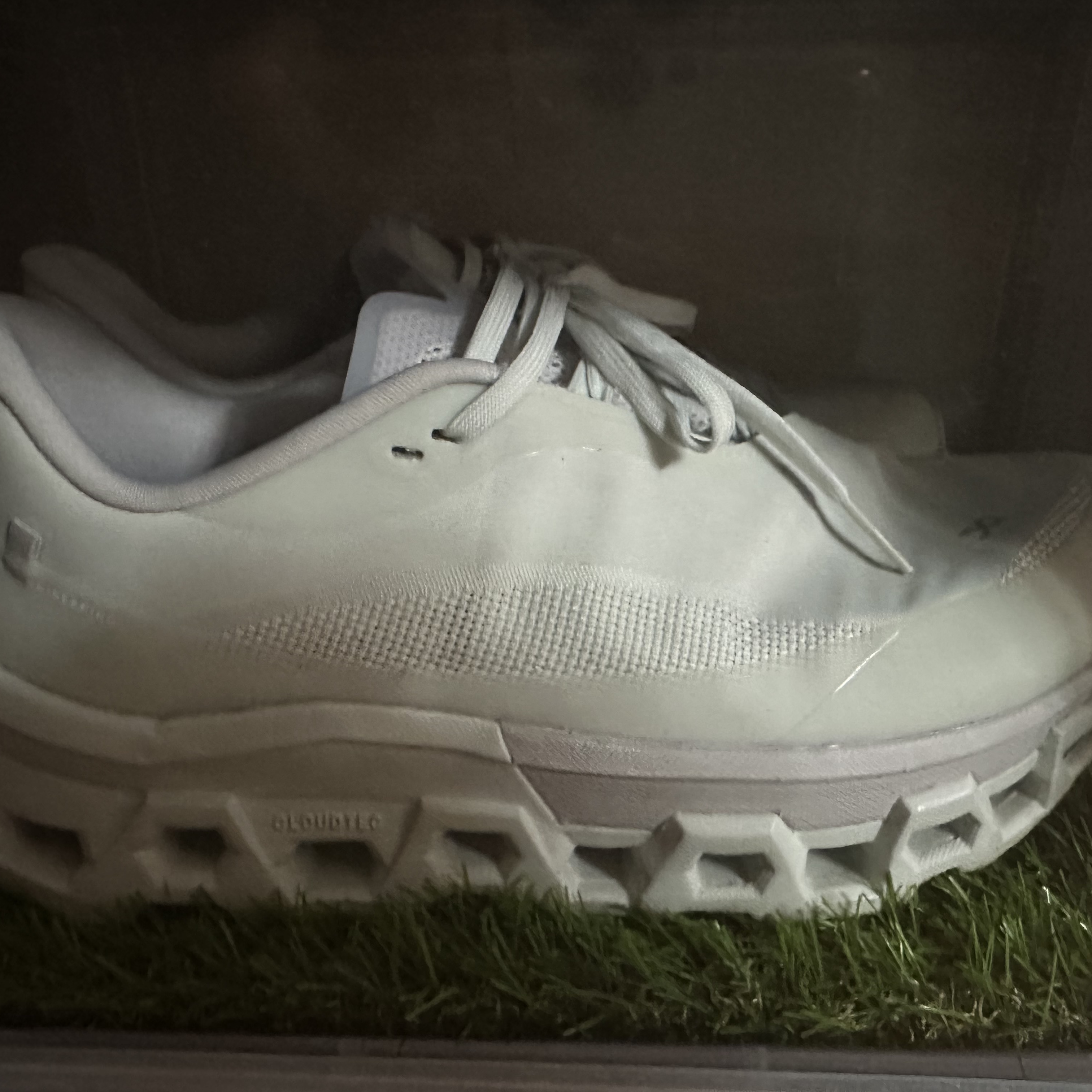 On Running x Post Archive Faction (Paf) Cloudmonster 2 Vapor Frost 착용 스타일