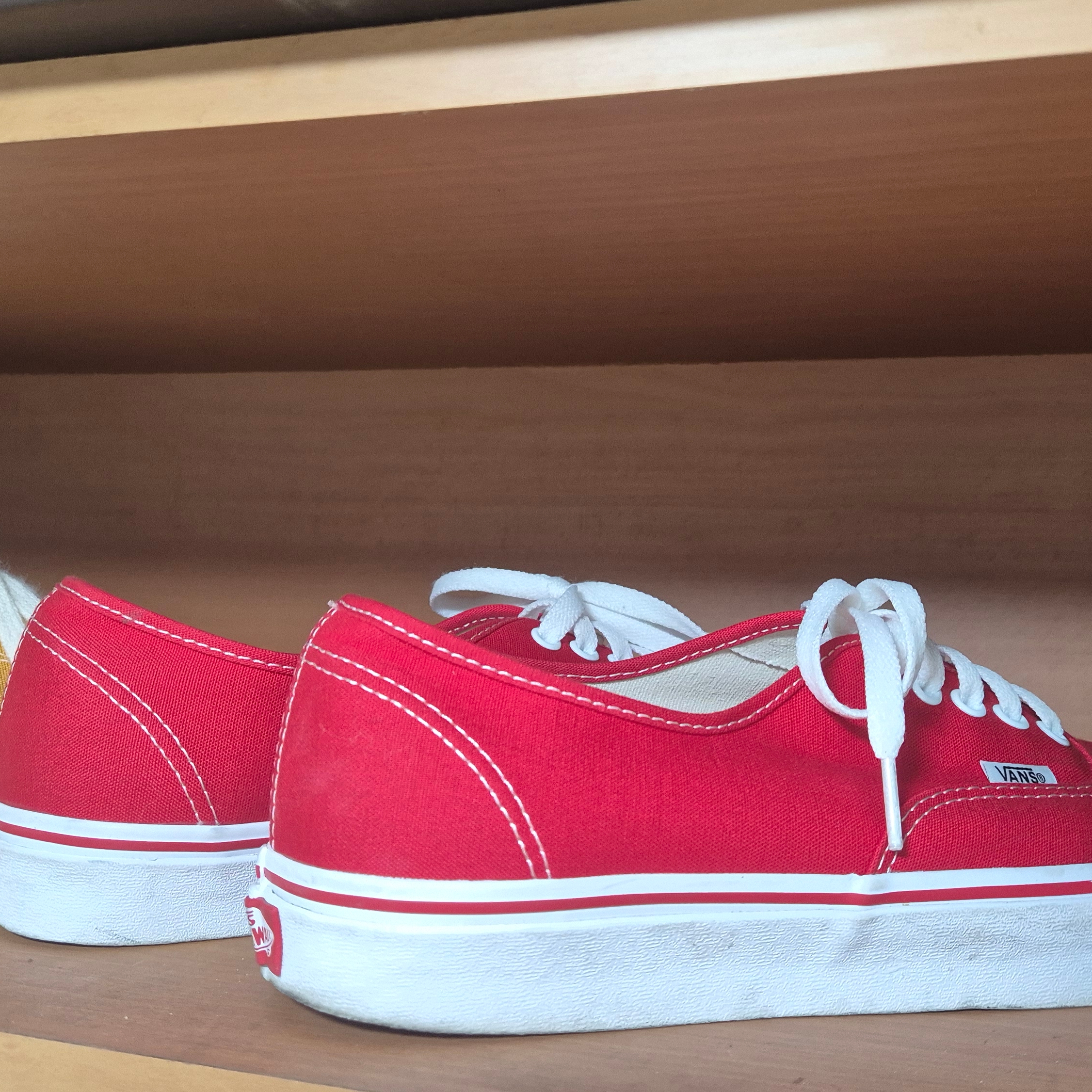 Vans Authentic Red 착용 스타일