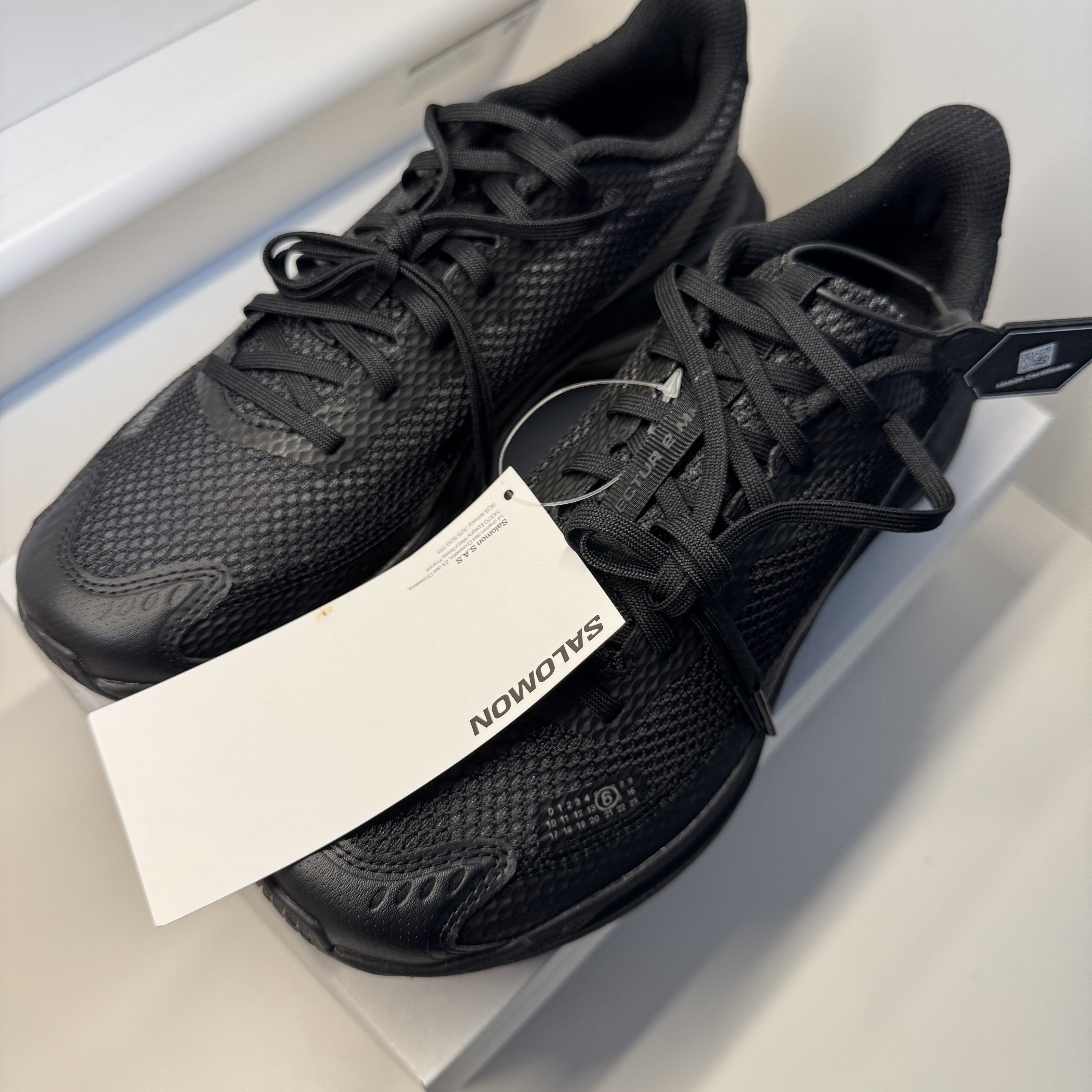 Salomon x MM6 Maison Margiela Spectur 2 Black Pewter 착용 스타일 - 2
