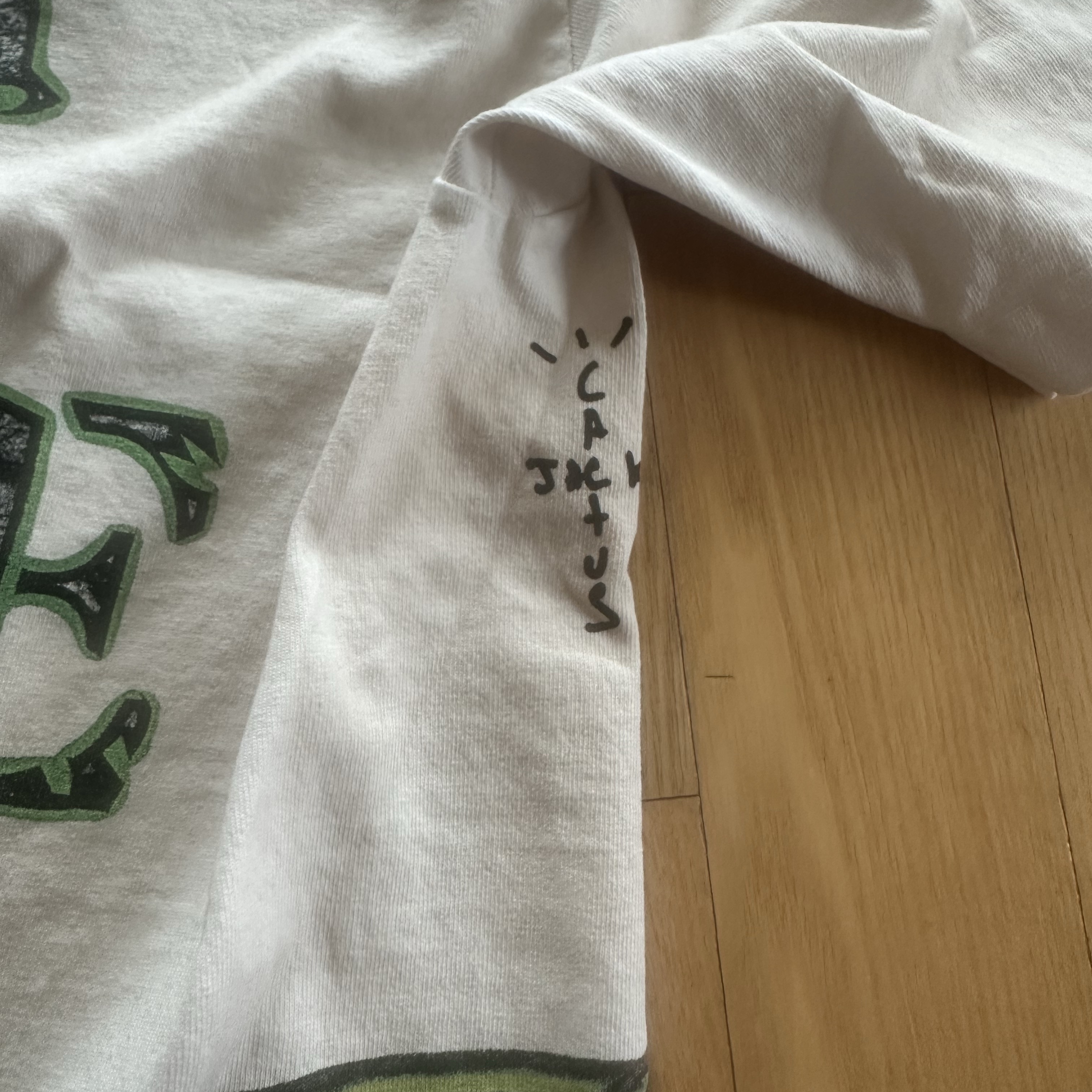 Travis Scott Cactus Jack x WWE The Game T-Shirt Triple H White 착용 스타일 - 4