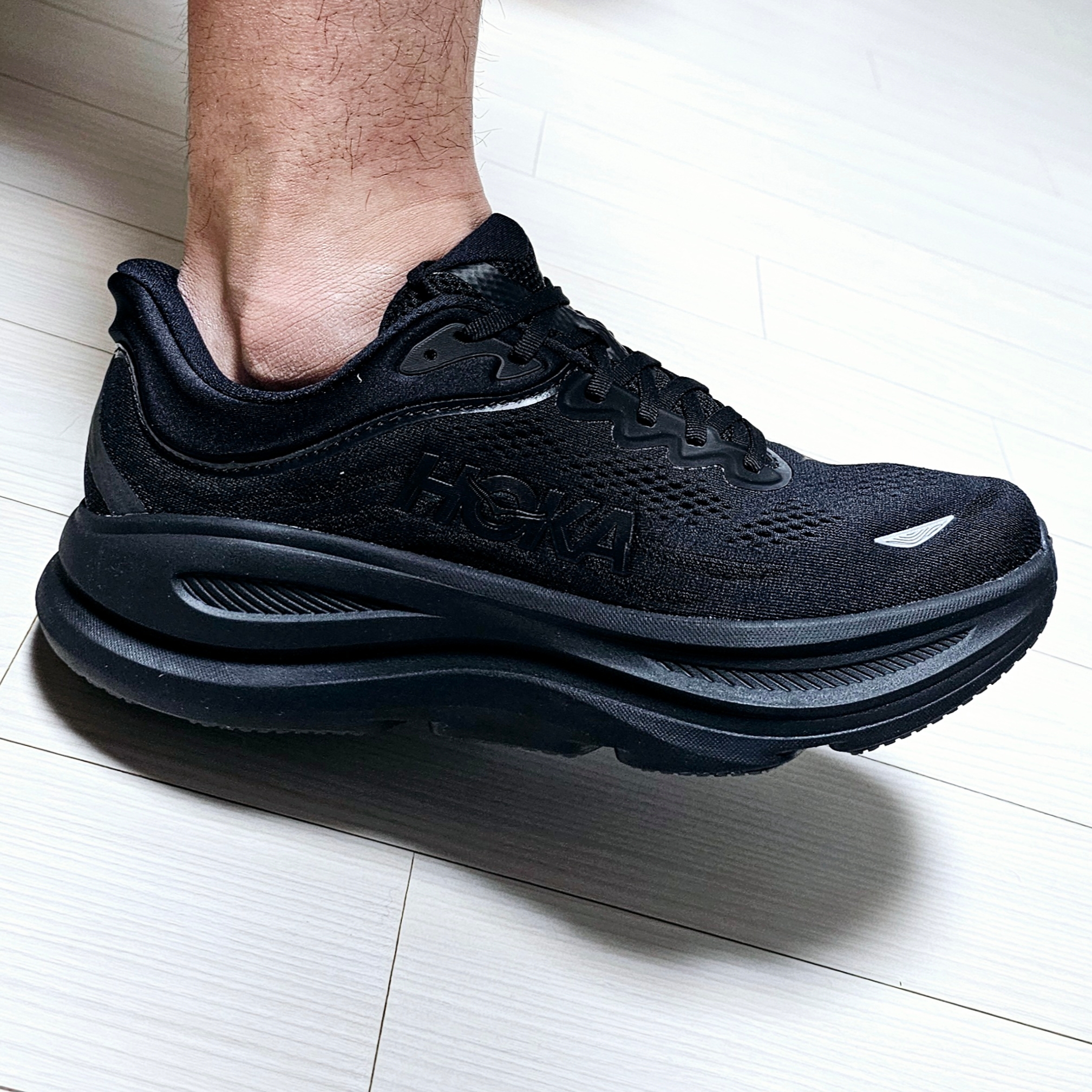 Hoka Bondi 9 Black - Wide 착용 스타일