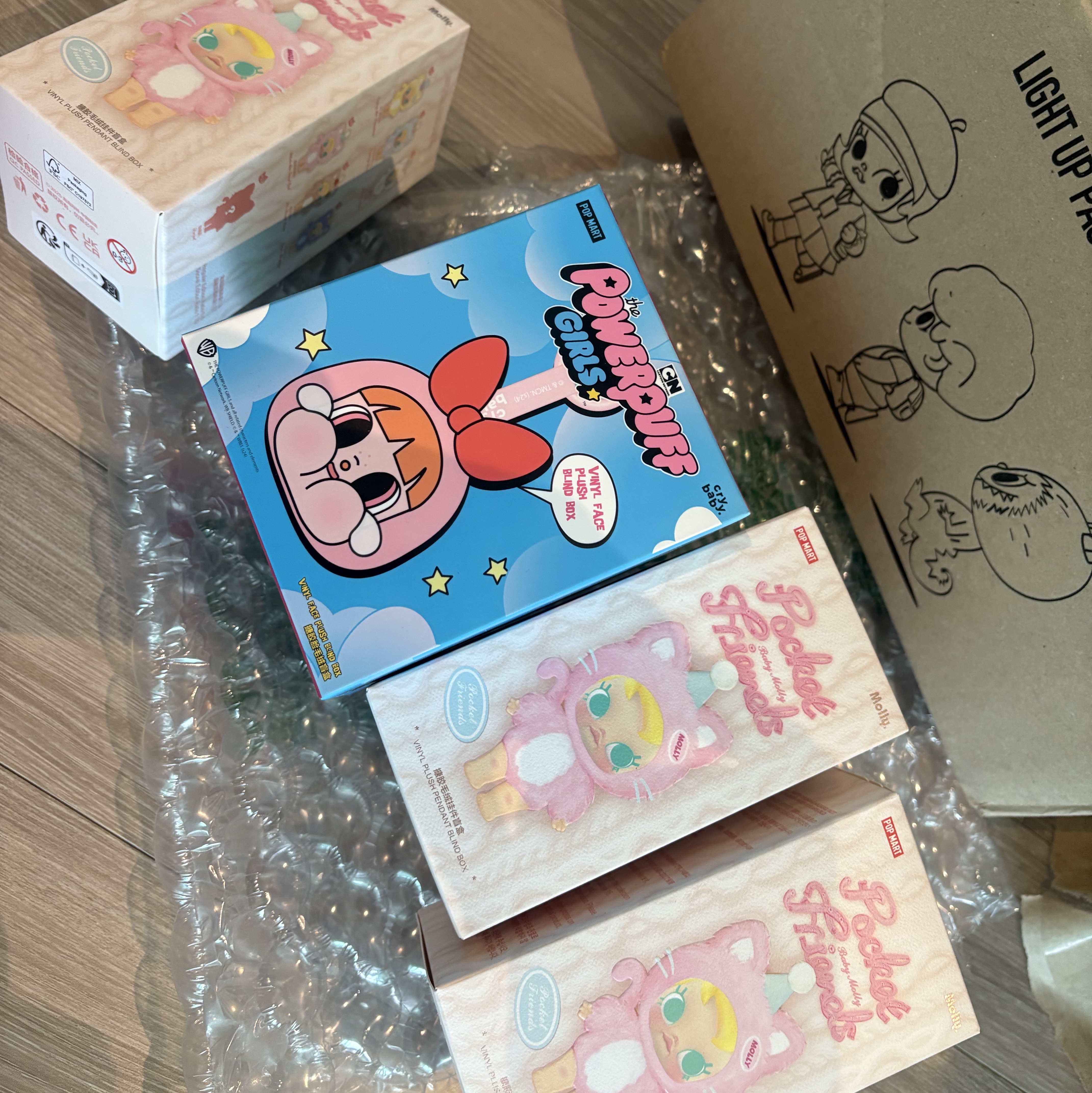 Pop Mart Baby Molly Pocket Friends Series Vinyl Plush Pendant (1 Blind Box) 착용 스타일 - 2