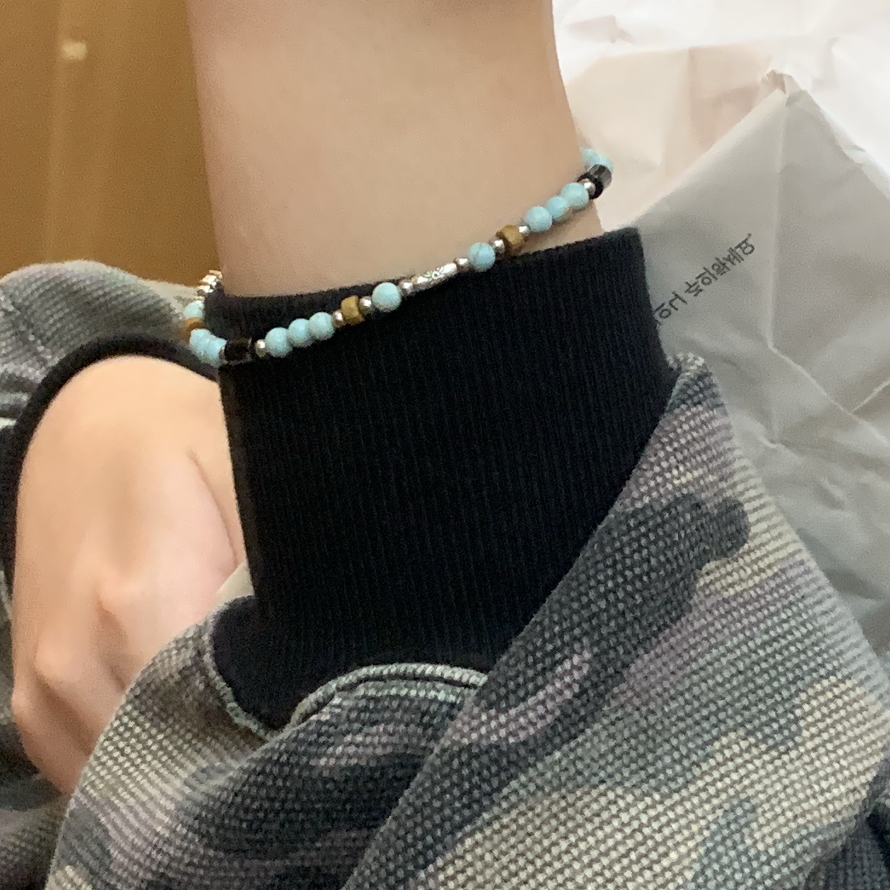 Scudo Shell Emerald Karen Beads Bracelet 착용 스타일