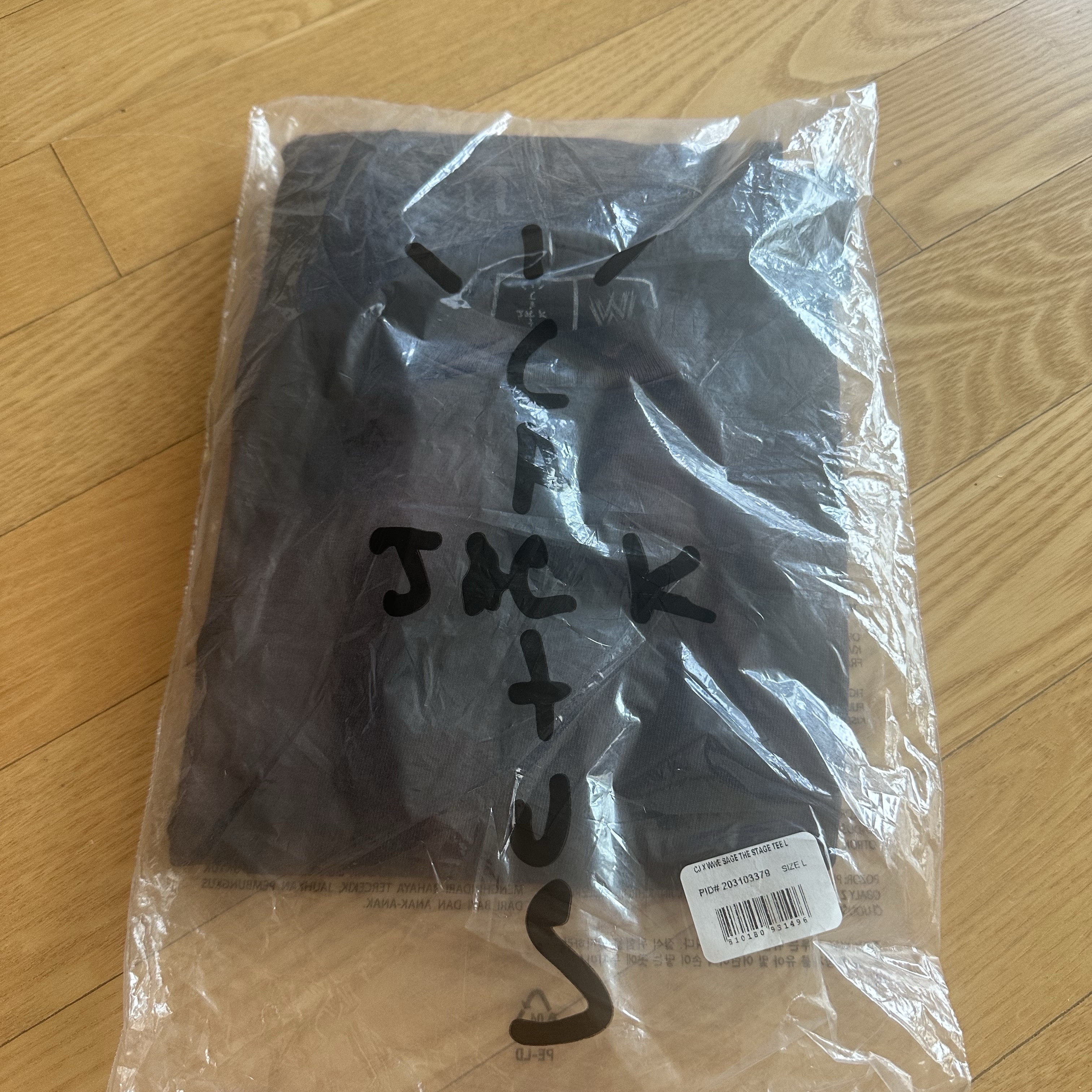 Travis Scott Cactus Jack x WWE Sage The Stage T-Shirt Black 착용 스타일 - 1