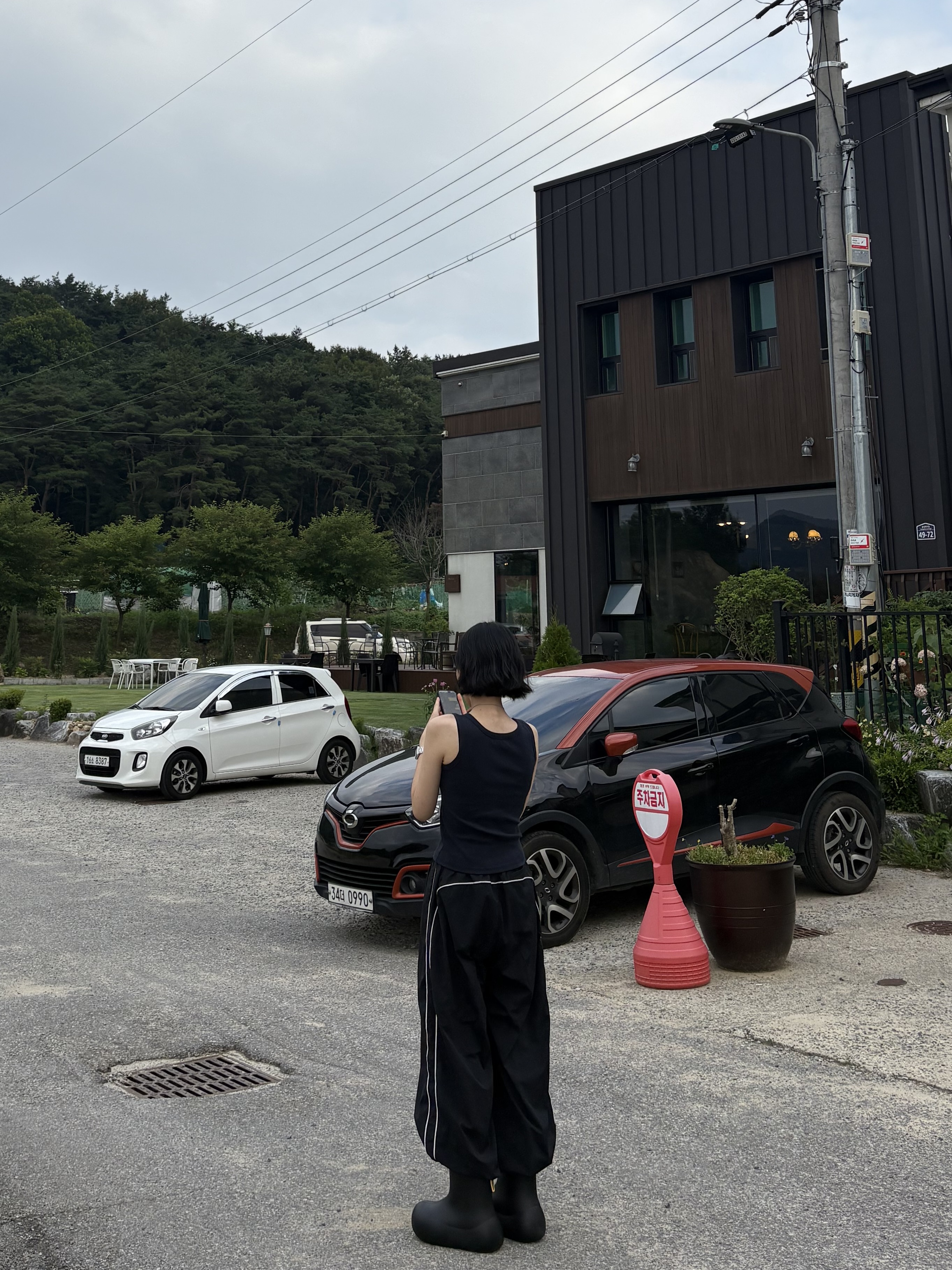 Undermycar Mu.126 Original Logo Piping Line Nylon Pants Black 착용 스타일