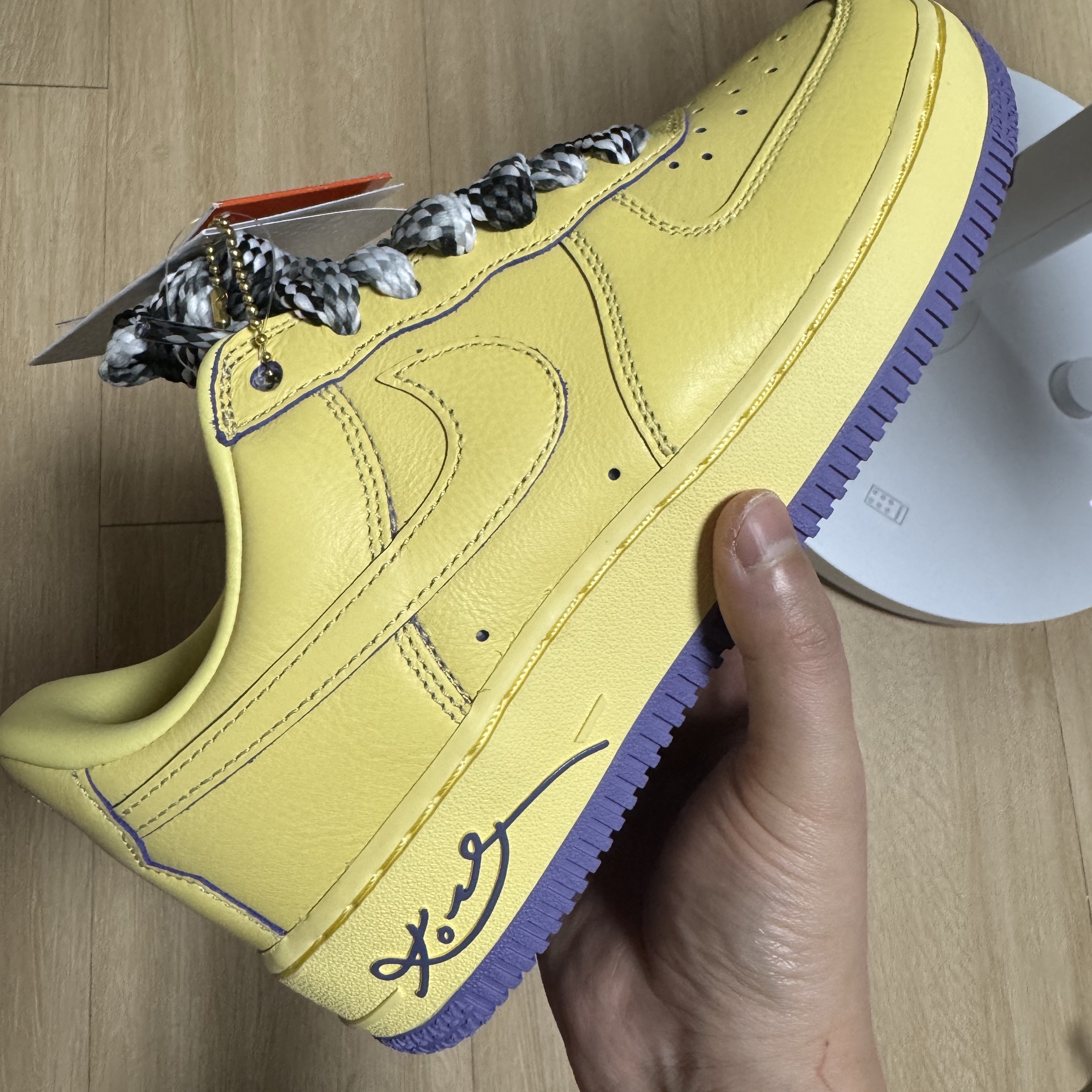 Nike Air Force 1 Low Protro Soft Yellow 착용 스타일 - 3