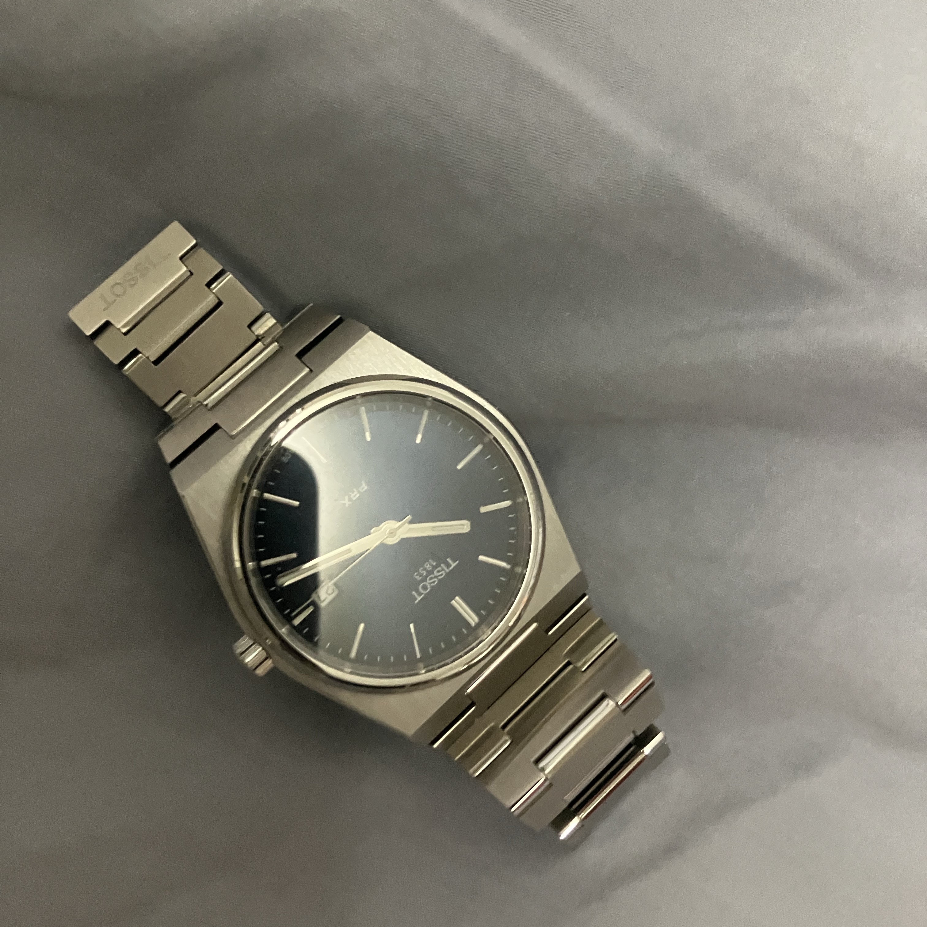 Tissot PRX 40mm Quartz Steel Blue 착용 스타일