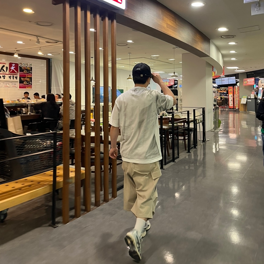 Supreme x MM6 Maison Margiela Box Logo T-Shirt White - 24SS, Nonnod Side cargo shorts Beige 착용 스타일 - 2