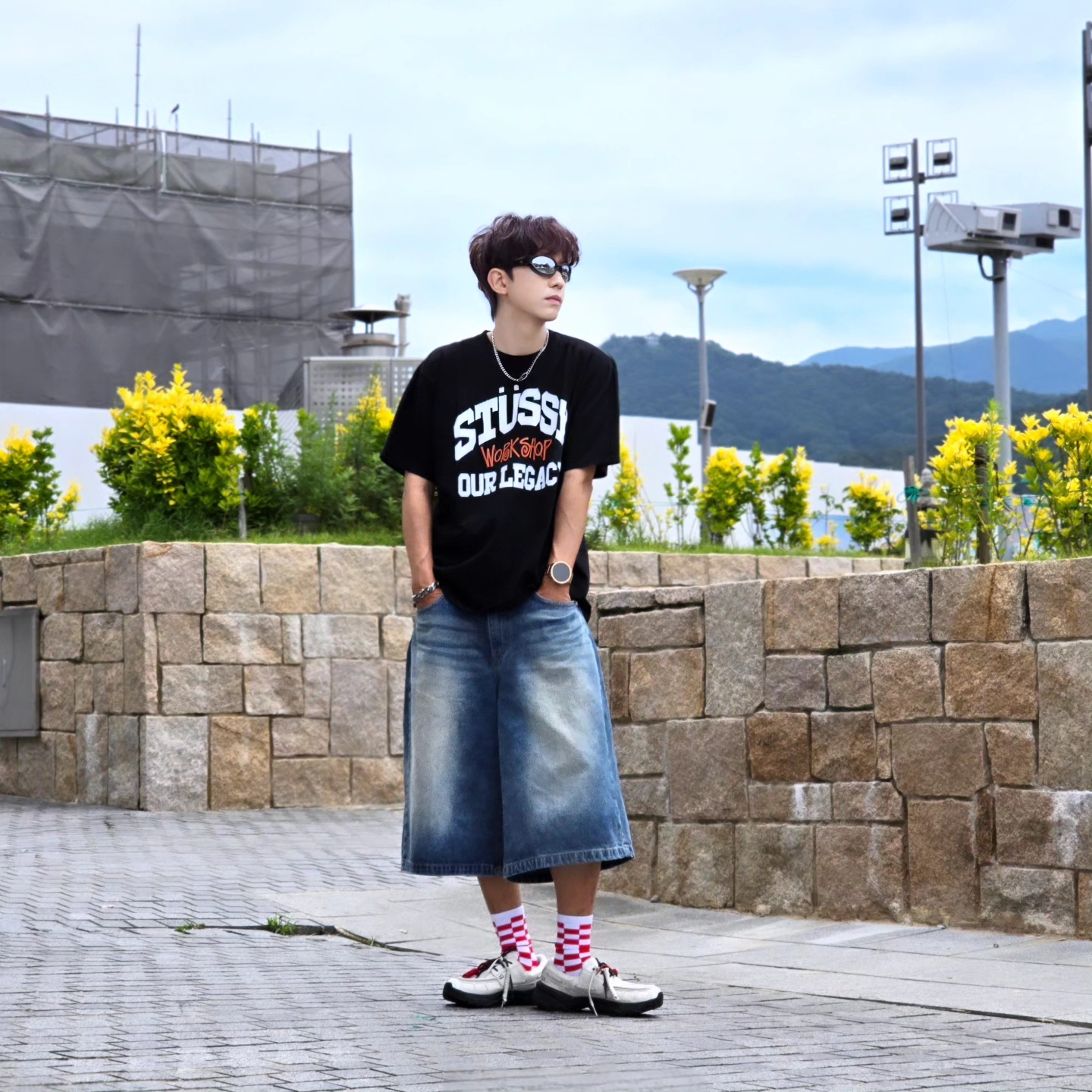 Stussy x Our Legacy Work Shop Pigment Dyed Collegiate T-Shirt Black, Samsung Galaxy Watch6 44mm LTE Silver (Korean Ver.) 착용 스타일 - 5