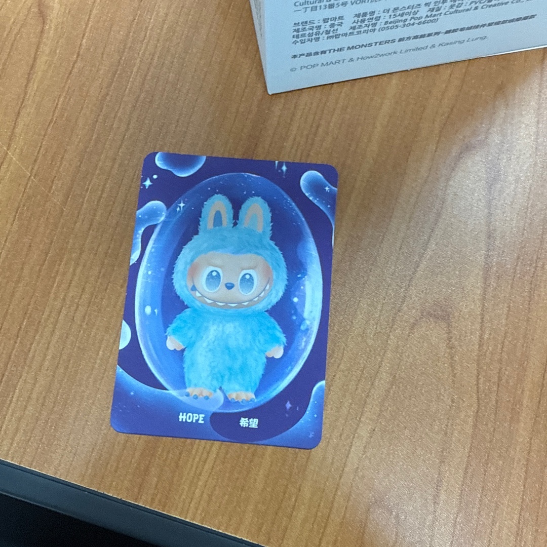 Pop Mart Labubu The Monsters Highlight Series Sealed Case (6 Blind Boxes), Pop Mart Labubu The Monsters Highlight Series Hope Keyring (Opened Case) 착용 스타일 - 1
