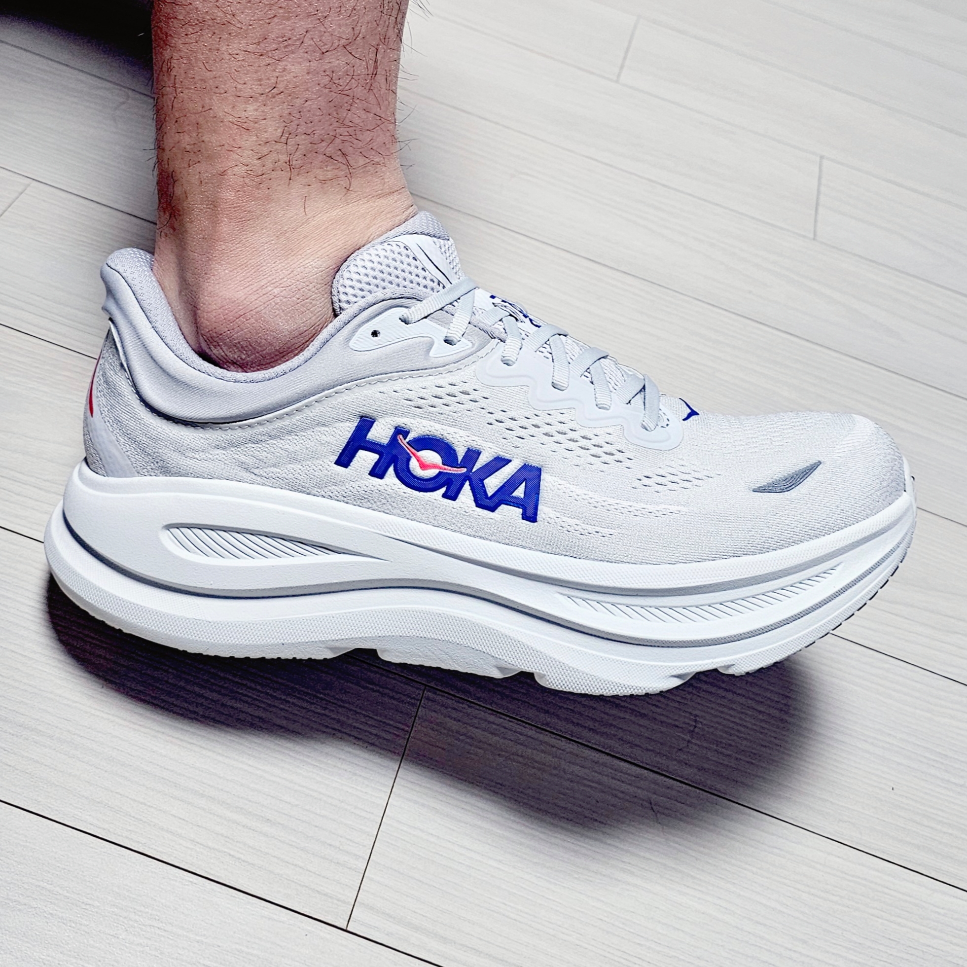 Hoka Bondi 9 Cosmic Grey Ultramarine - Wide 착용 스타일