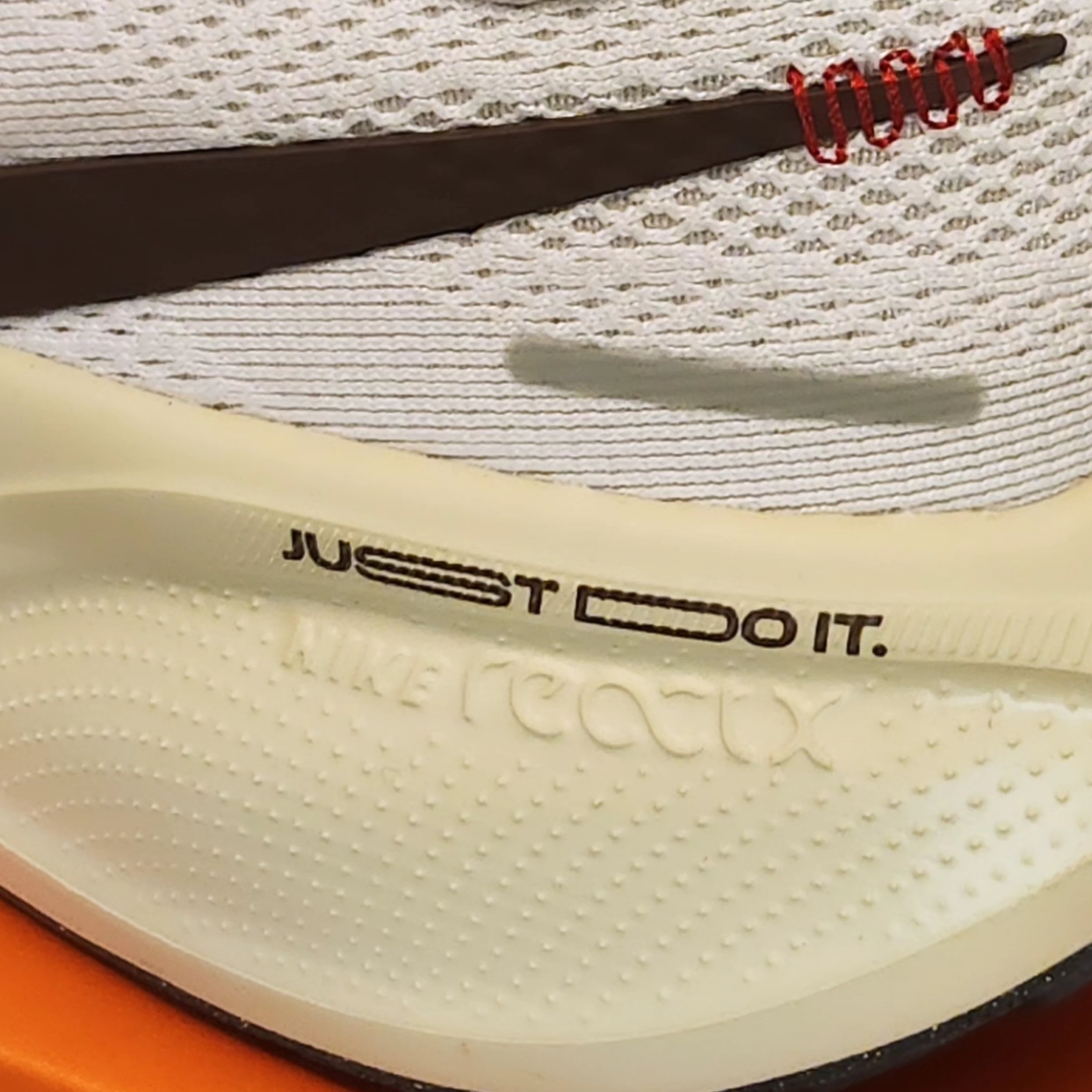 Nike Air Zoom Pegasus 41 Sail Light Khaki 착용 스타일 - 4
