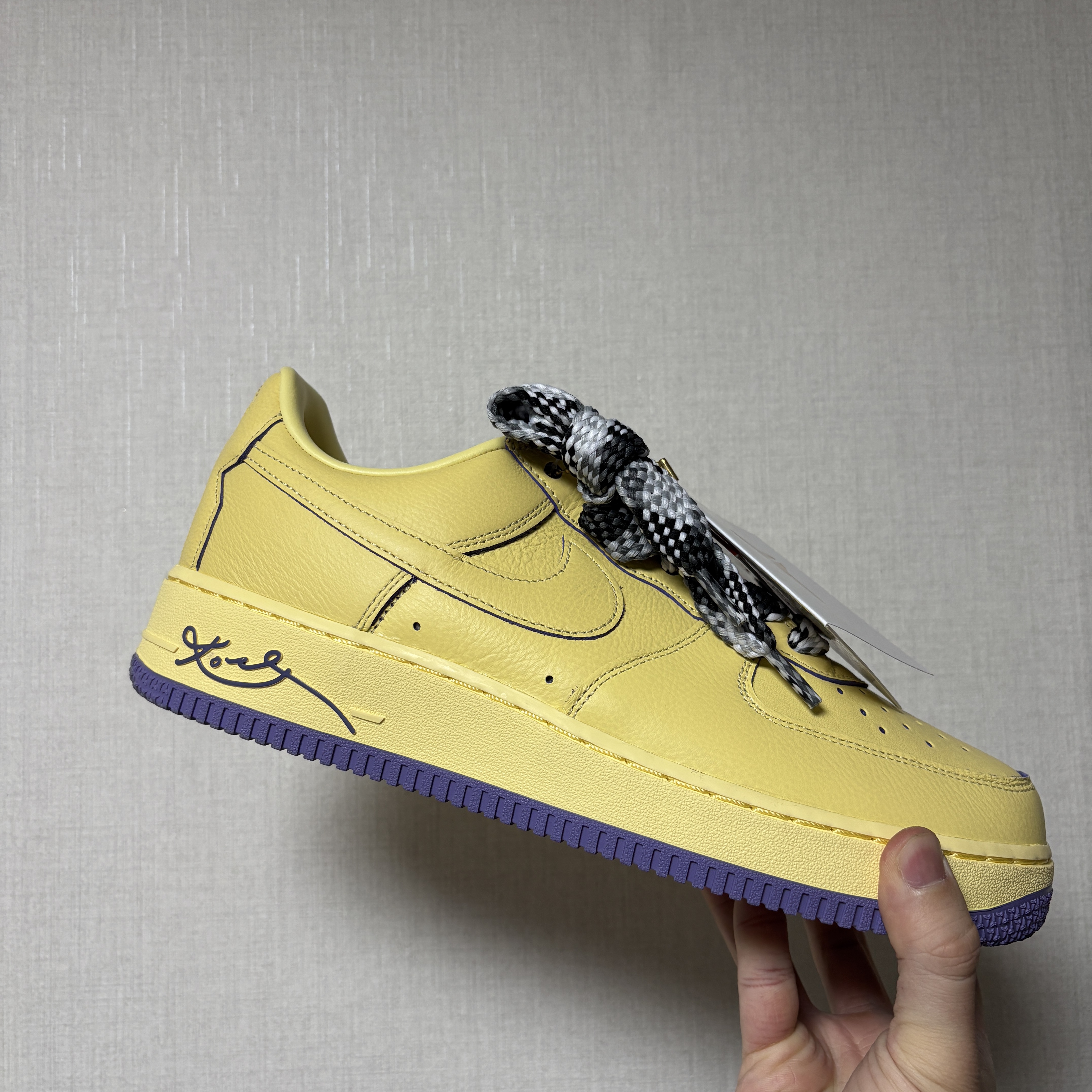 Nike Air Force 1 Low Protro Soft Yellow 착용 스타일 - 1