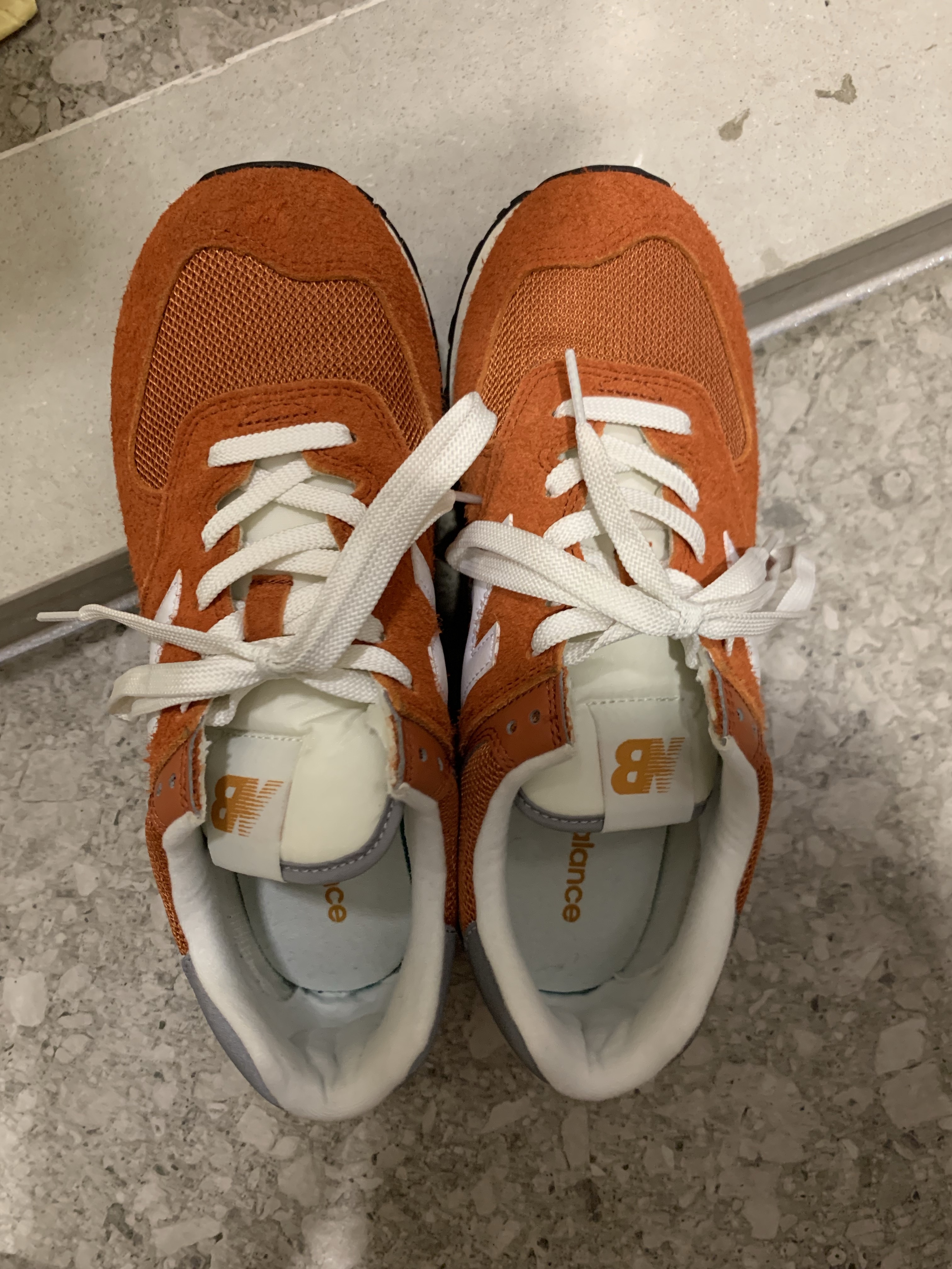 New Balance 574 Heritage Orange Burst White 착용 스타일