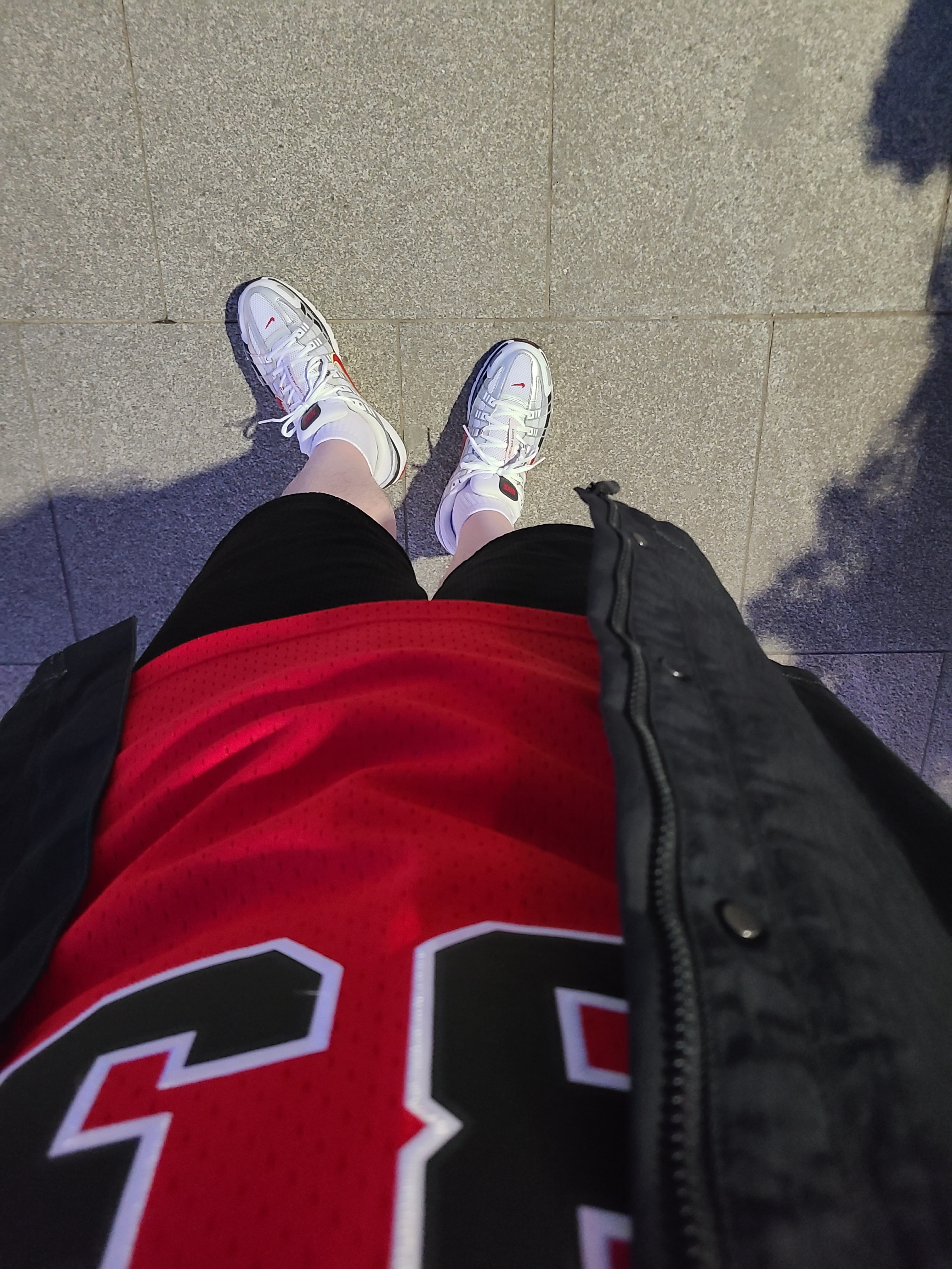 Nike P-6000 White Varsity Red, Nike Chicago Bulls Swingman Custom Jersey - Icon Edition 착용 스타일 - 1